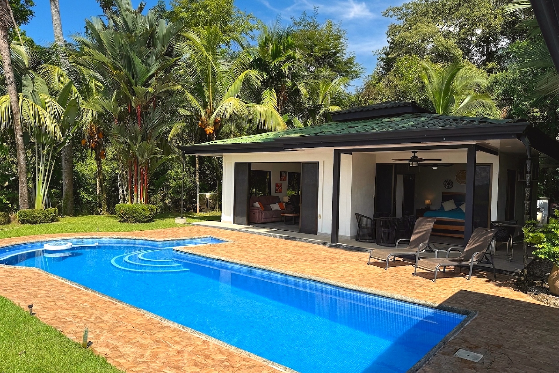 PRIVATE RESIDENCE WITH POOL AND PANORAMIC PACIFIC VIEWS, IN OJOCHAL