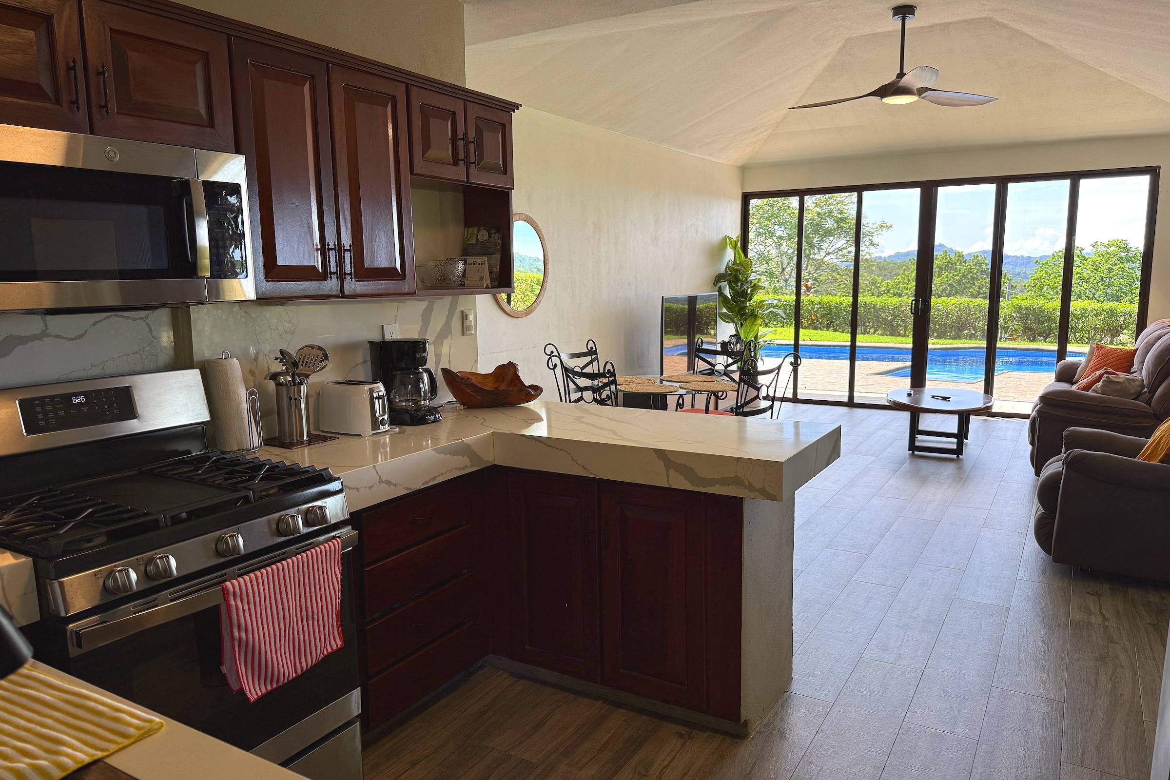 PRIVATE RESIDENCE WITH POOL AND PANORAMIC PACIFIC VIEWS, IN OJOCHAL