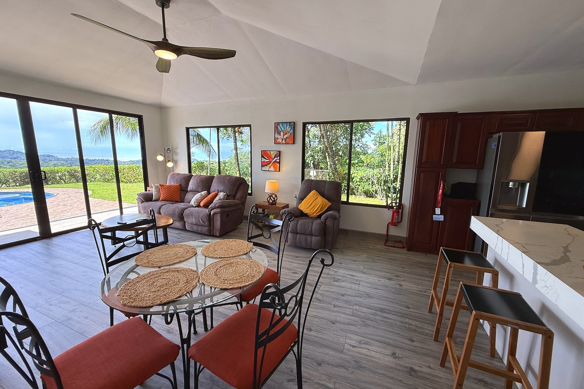 PRIVATE RESIDENCE WITH POOL AND PANORAMIC PACIFIC VIEWS, IN OJOCHAL