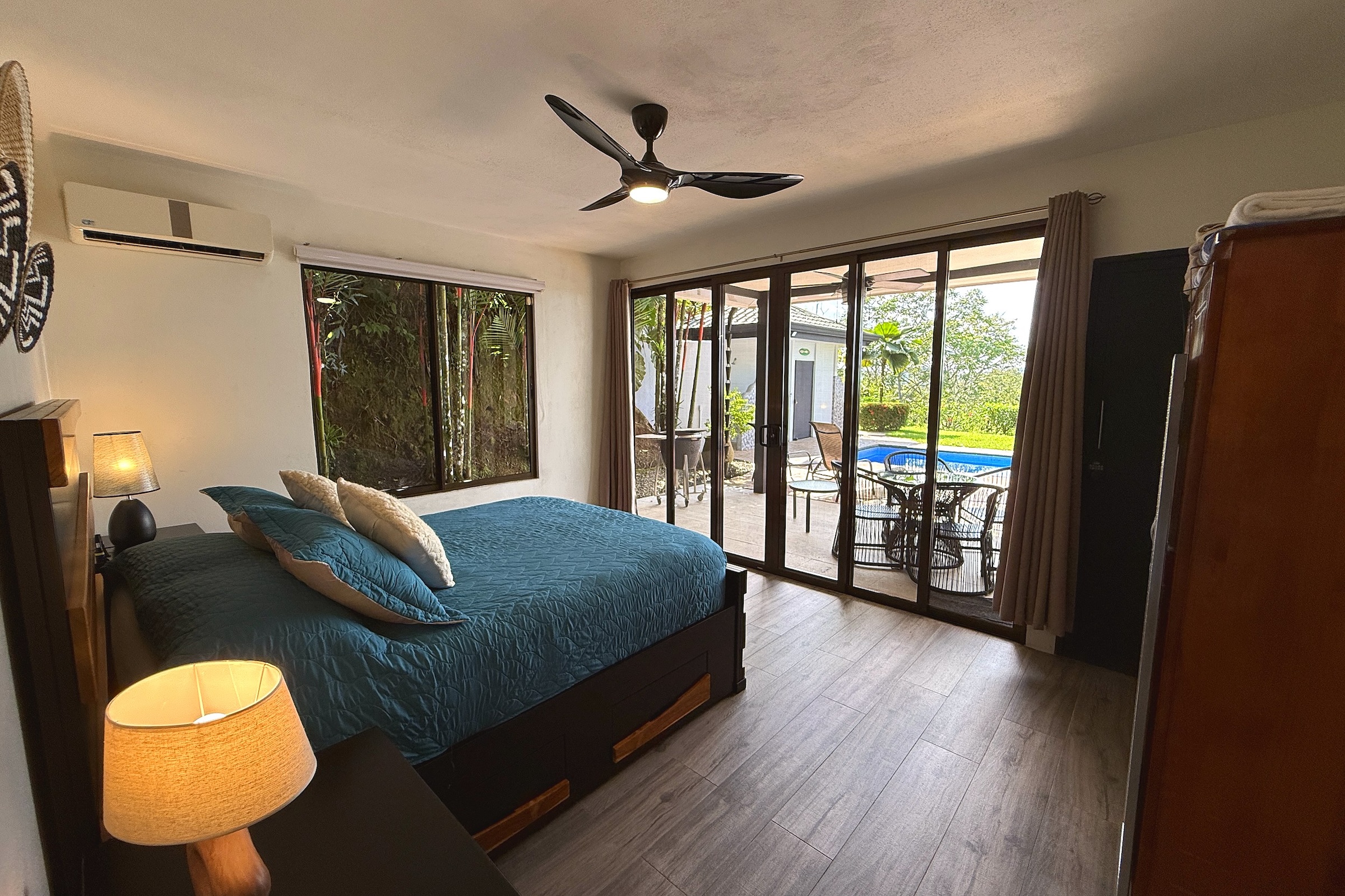 PRIVATE RESIDENCE WITH POOL AND PANORAMIC PACIFIC VIEWS, IN OJOCHAL