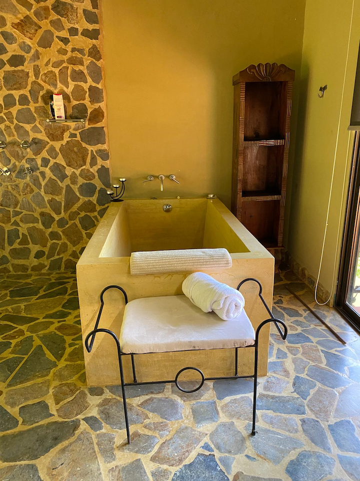 LUXURY RESIDENCE 3 BEDROOM HOME ON 6 ACRES WITH PACIFIC OCEAN VIEWS, IN MATAPALO