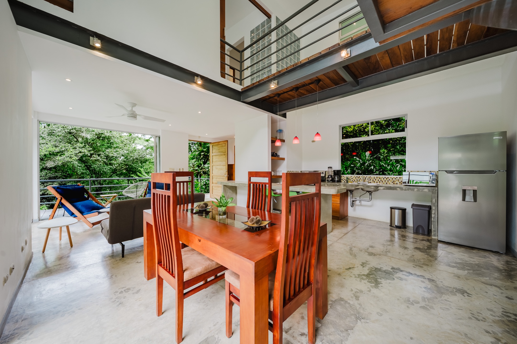 PRIVATE PROPERTY IN A GATED RESIDENTIAL COMMUNITY, SURROUNDED BY JUNGLE AND FEATURING THREE UNITS, IN MANUEL ANTONIO