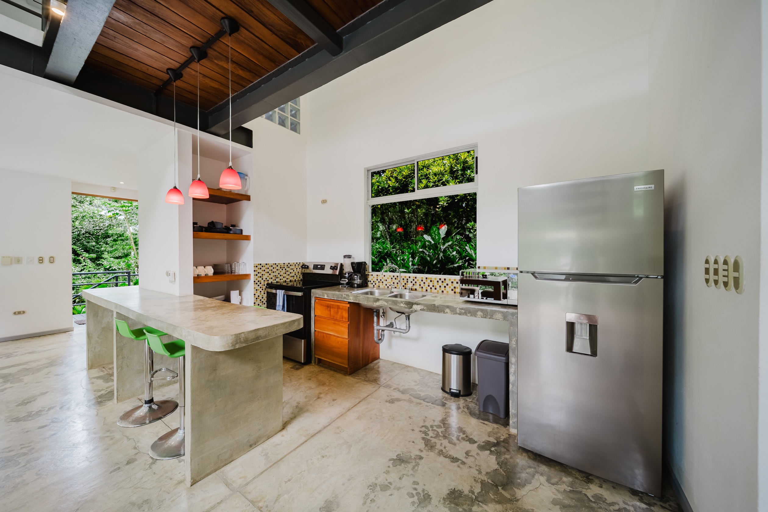 PRIVATE PROPERTY IN A GATED RESIDENTIAL COMMUNITY, SURROUNDED BY JUNGLE AND FEATURING THREE UNITS, IN MANUEL ANTONIO