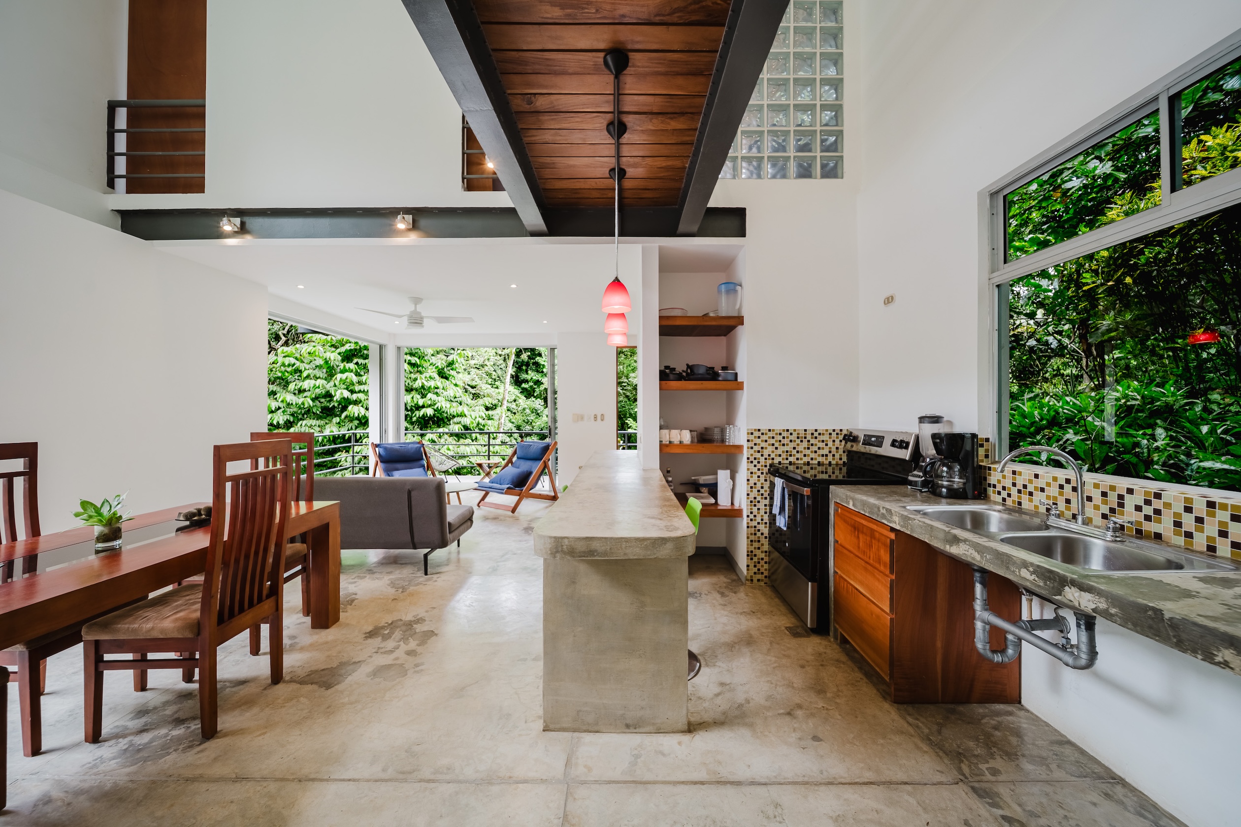 PRIVATE PROPERTY IN A GATED RESIDENTIAL COMMUNITY, SURROUNDED BY JUNGLE AND FEATURING THREE UNITS, IN MANUEL ANTONIO