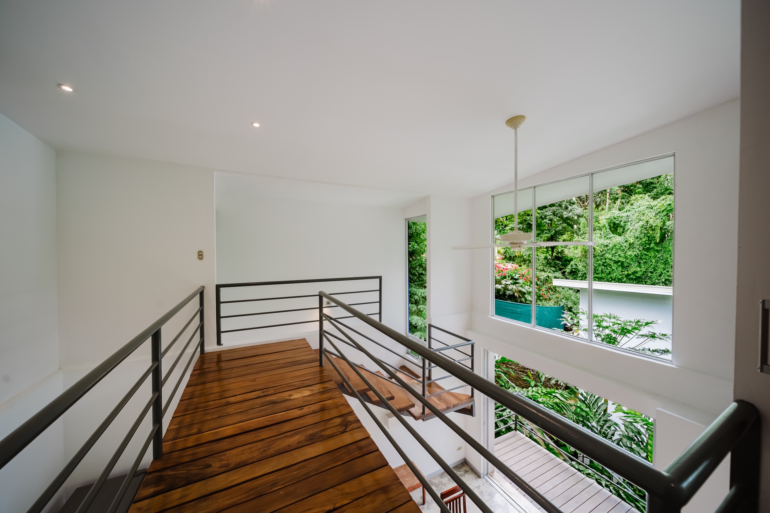 PRIVATE PROPERTY IN A GATED RESIDENTIAL COMMUNITY, SURROUNDED BY JUNGLE AND FEATURING THREE UNITS, IN MANUEL ANTONIO