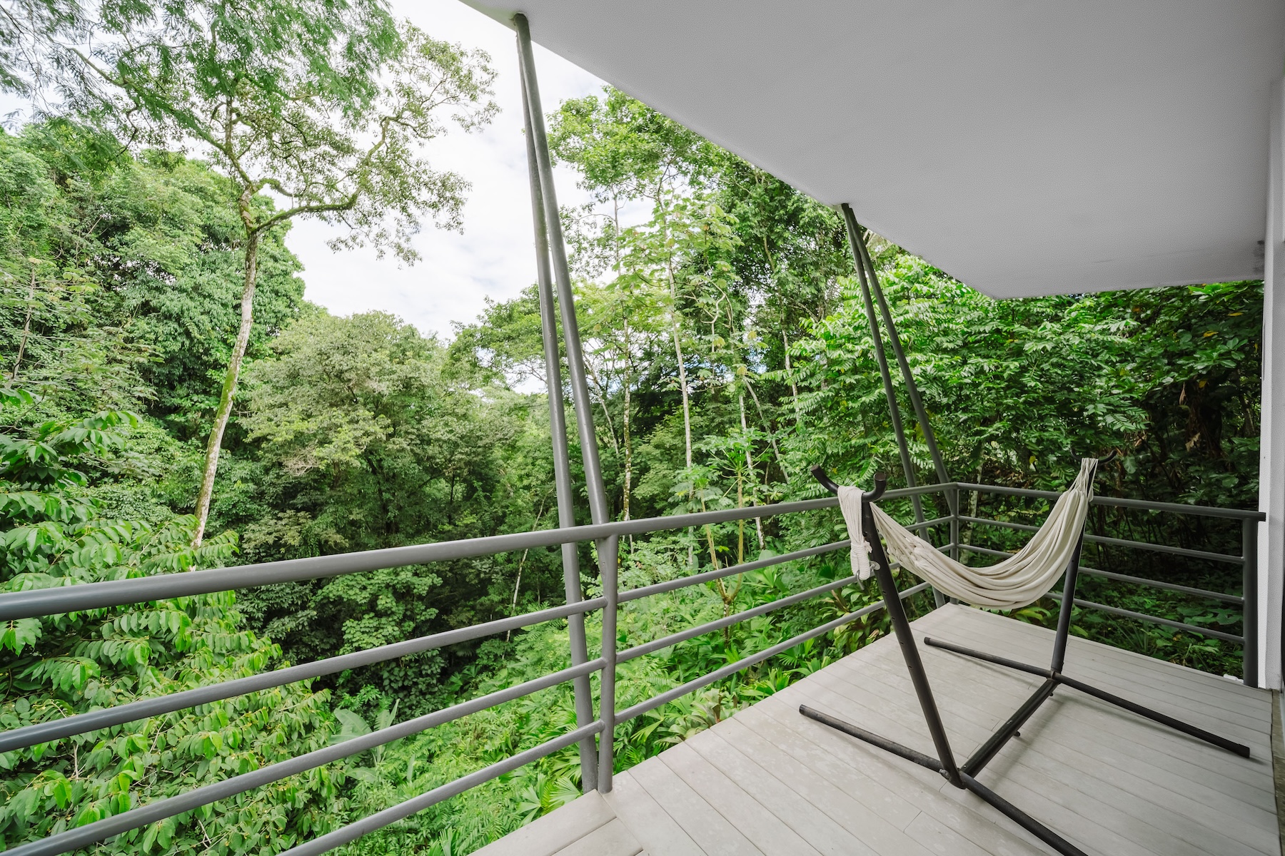 PRIVATE PROPERTY IN A GATED RESIDENTIAL COMMUNITY, SURROUNDED BY JUNGLE AND FEATURING THREE UNITS, IN MANUEL ANTONIO