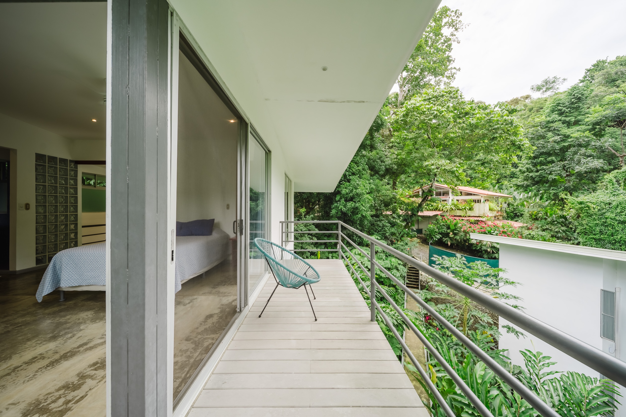 PRIVATE PROPERTY IN A GATED RESIDENTIAL COMMUNITY, SURROUNDED BY JUNGLE AND FEATURING THREE UNITS, IN MANUEL ANTONIO