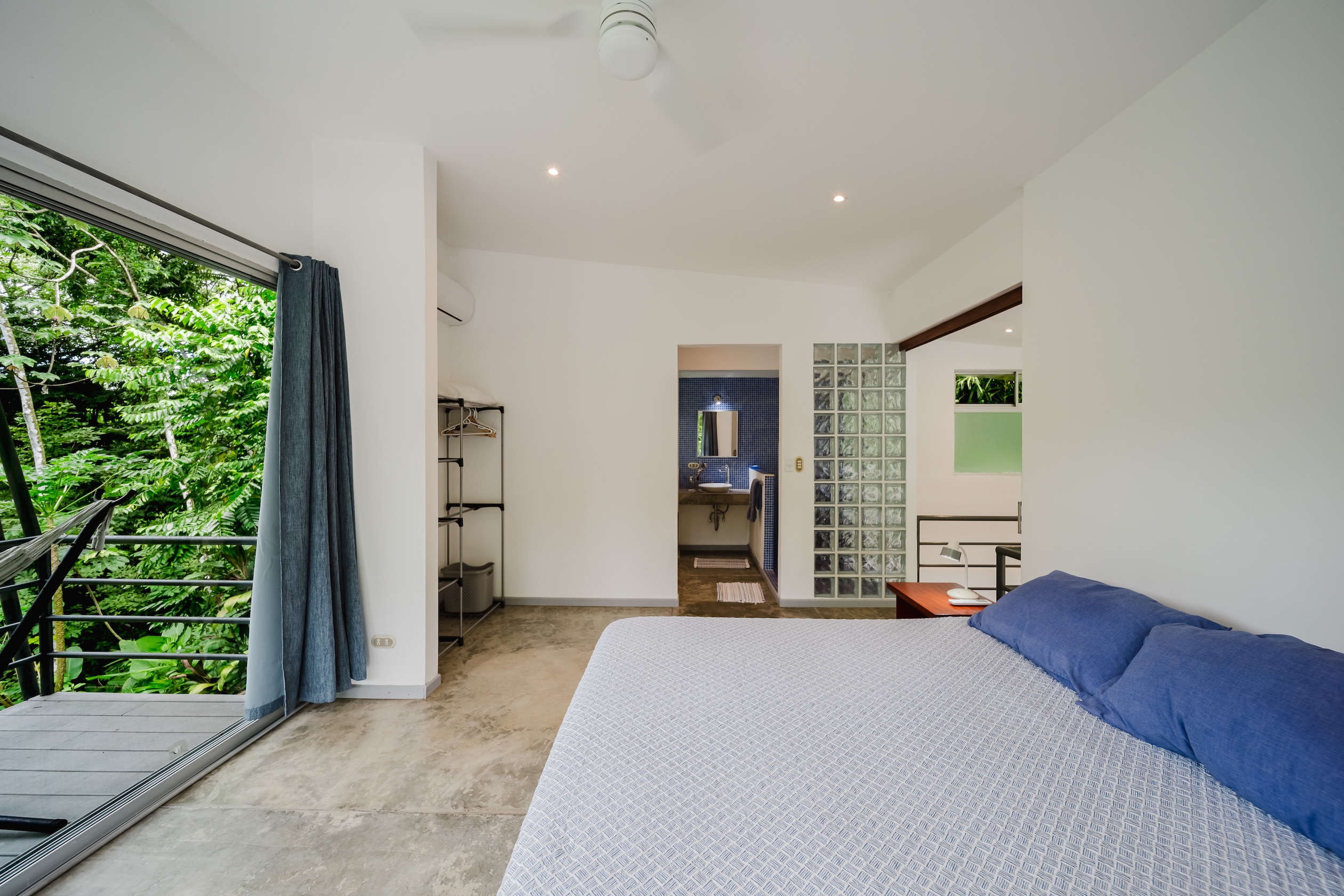 PRIVATE PROPERTY IN A GATED RESIDENTIAL COMMUNITY, SURROUNDED BY JUNGLE AND FEATURING THREE UNITS, IN MANUEL ANTONIO