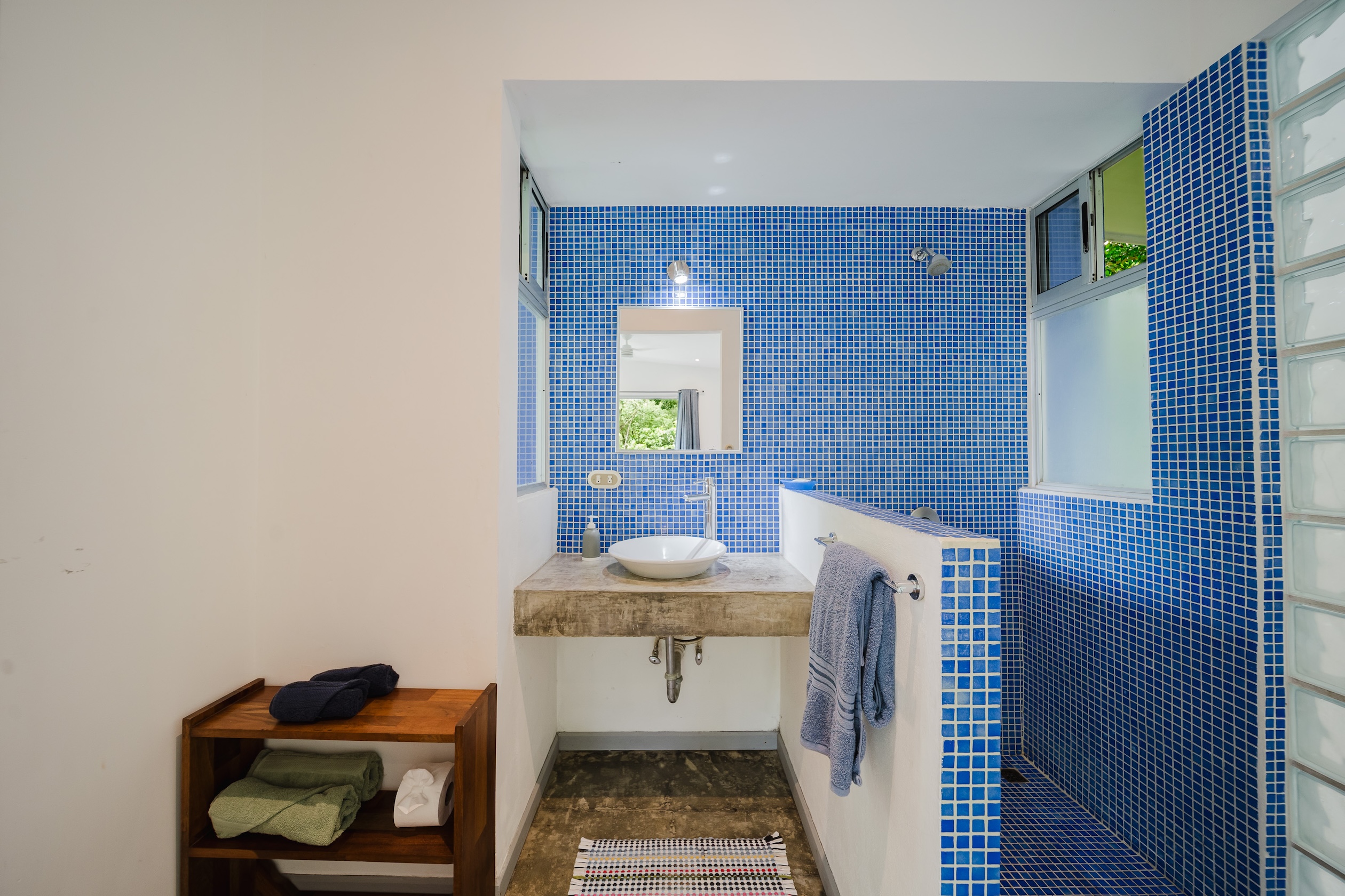 PRIVATE PROPERTY IN A GATED RESIDENTIAL COMMUNITY, SURROUNDED BY JUNGLE AND FEATURING THREE UNITS, IN MANUEL ANTONIO