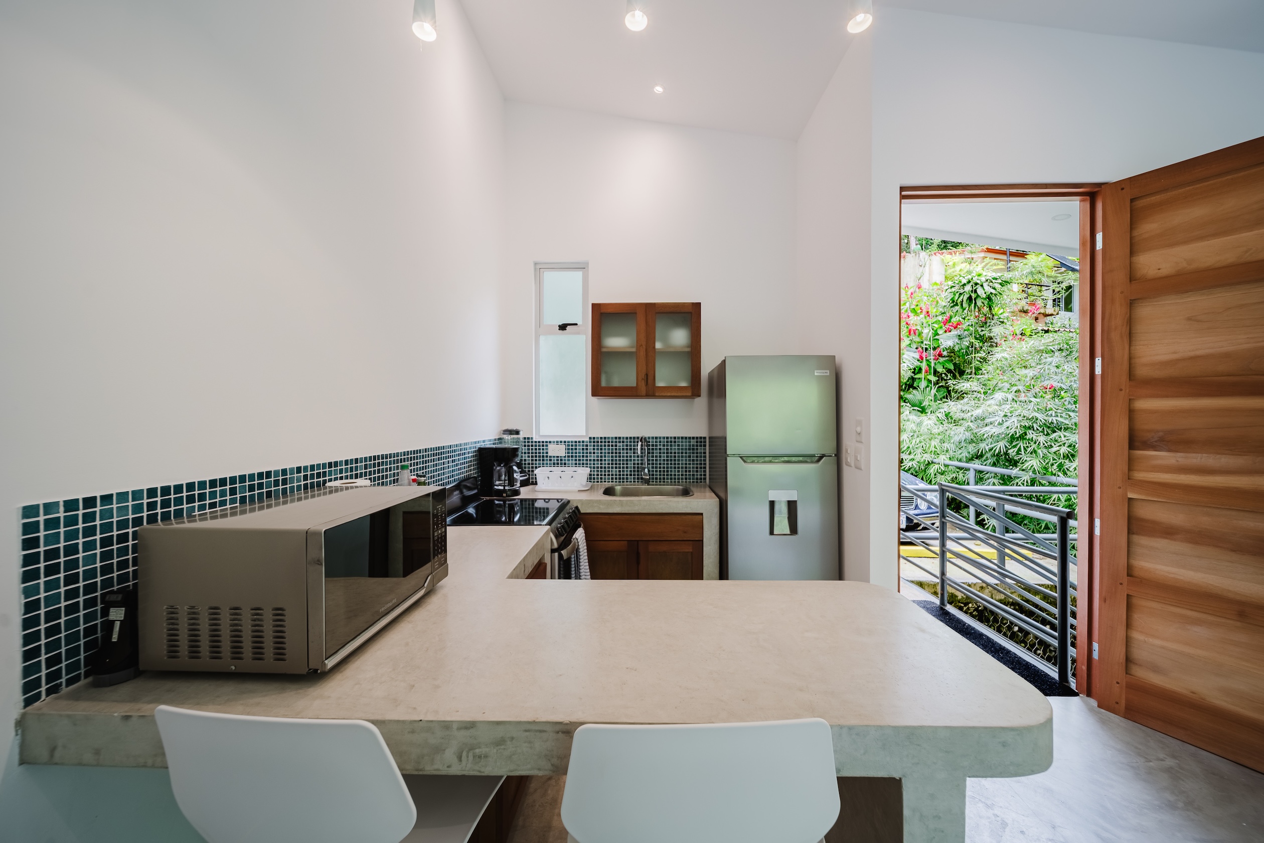 PRIVATE PROPERTY IN A GATED RESIDENTIAL COMMUNITY, SURROUNDED BY JUNGLE AND FEATURING THREE UNITS, IN MANUEL ANTONIO