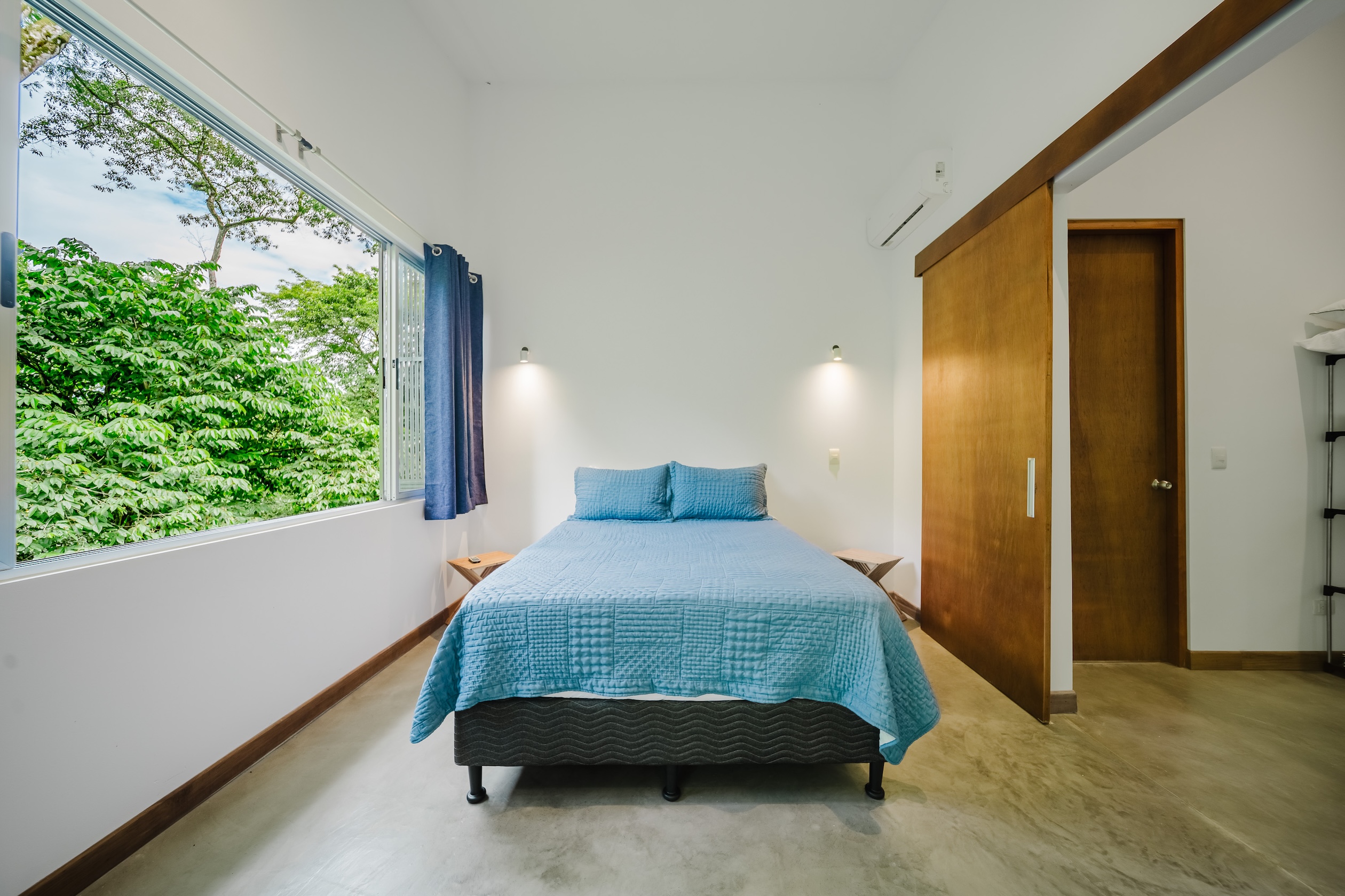 PRIVATE PROPERTY IN A GATED RESIDENTIAL COMMUNITY, SURROUNDED BY JUNGLE AND FEATURING THREE UNITS, IN MANUEL ANTONIO