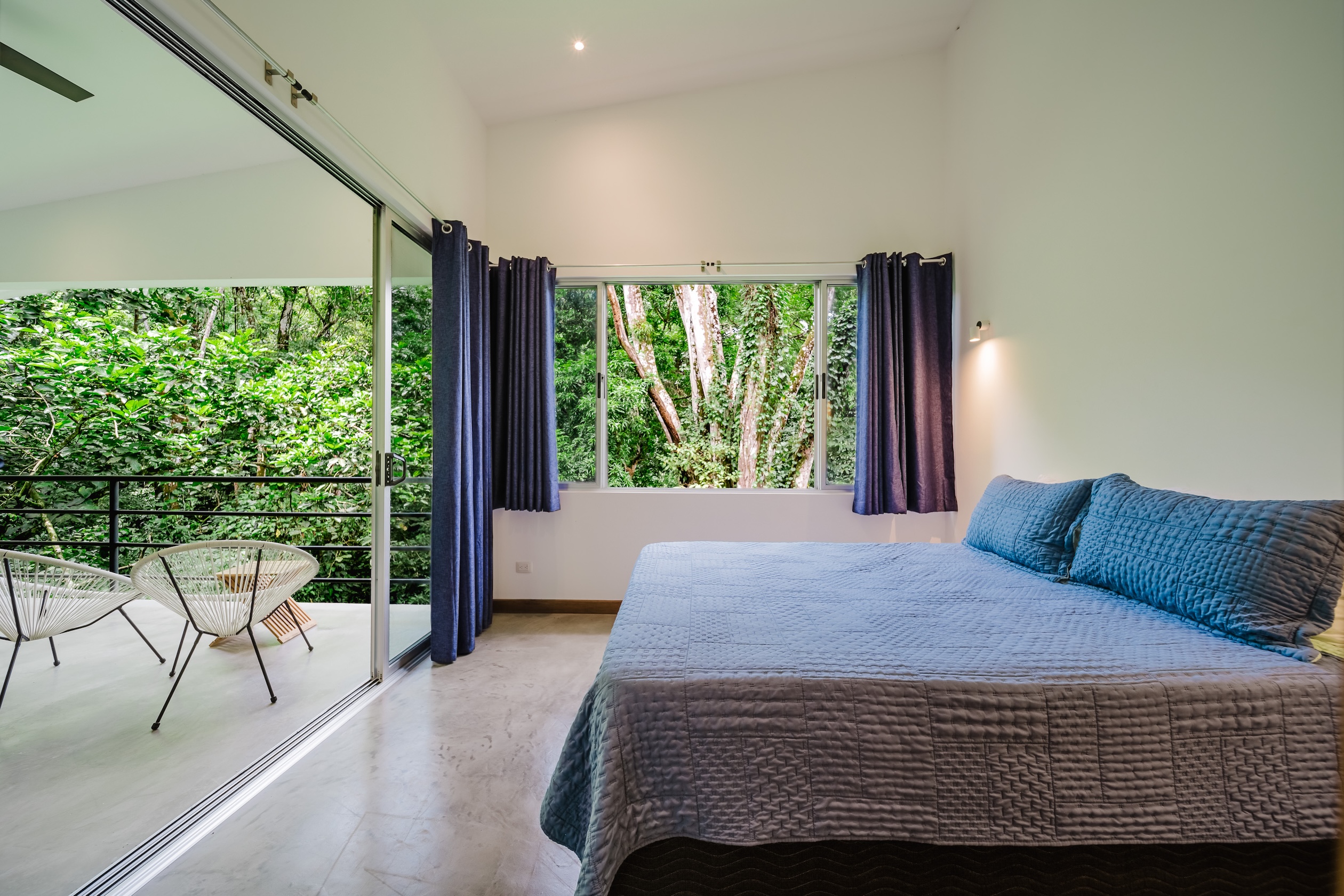 PRIVATE PROPERTY IN A GATED RESIDENTIAL COMMUNITY, SURROUNDED BY JUNGLE AND FEATURING THREE UNITS, IN MANUEL ANTONIO