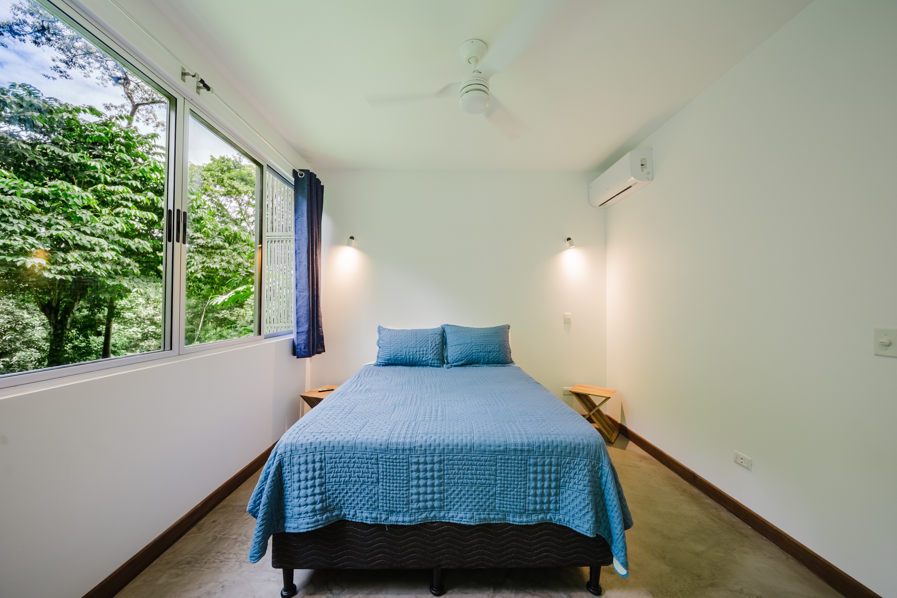 PRIVATE PROPERTY IN A GATED RESIDENTIAL COMMUNITY, SURROUNDED BY JUNGLE AND FEATURING THREE UNITS, IN MANUEL ANTONIO