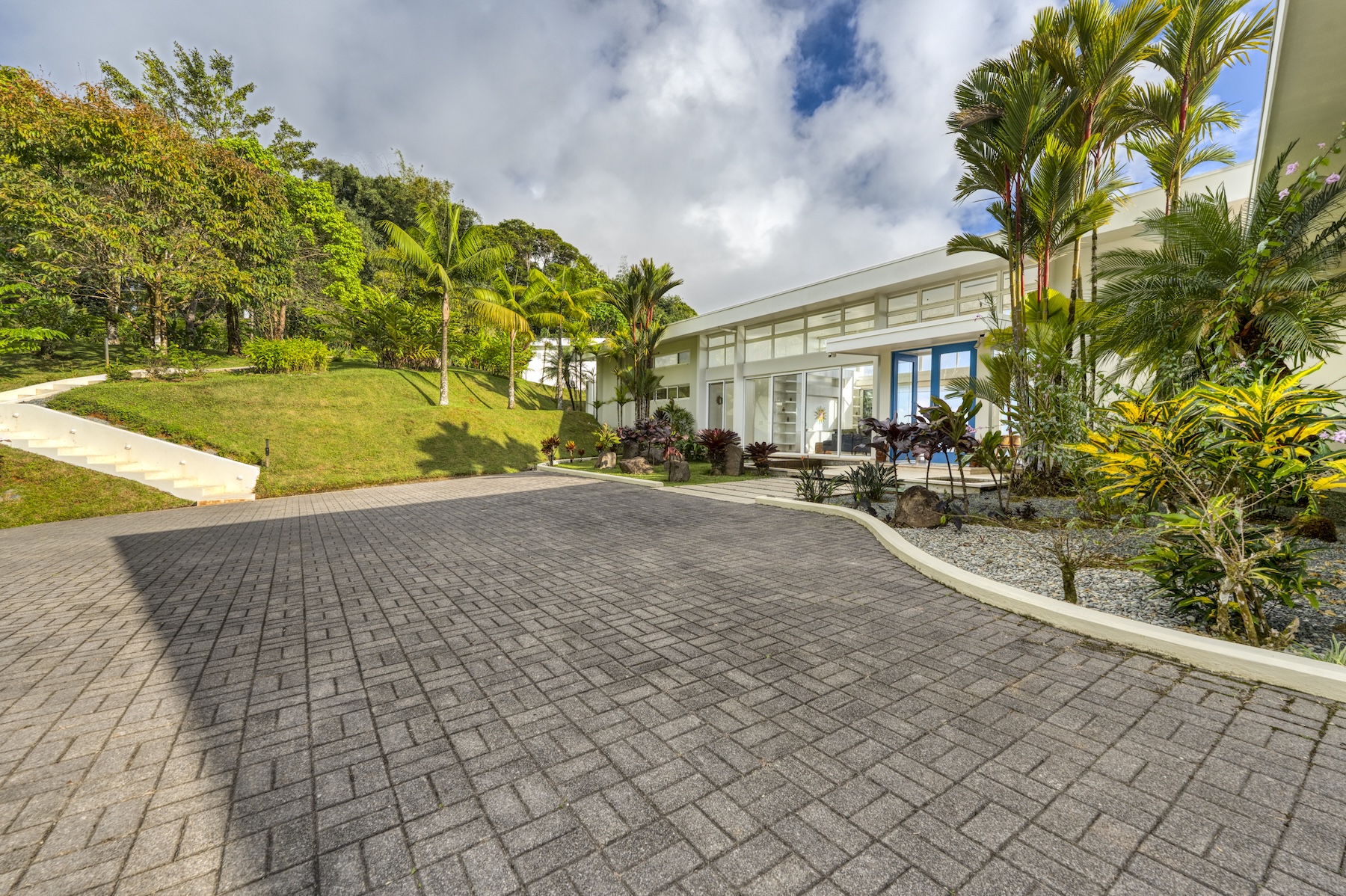 CASA LUZ LUXURY RESIDENCE WITH PANORAMIC OCEAN AND SUNSET VIEWS, IN COSTA VERDE – 3.21 ACRES