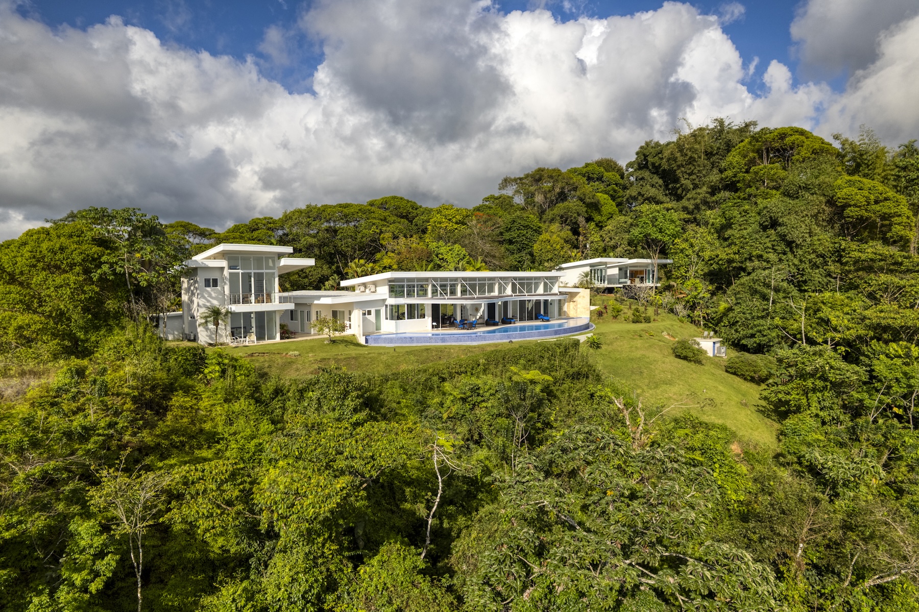 CASA LUZ LUXURY RESIDENCE WITH PANORAMIC OCEAN AND SUNSET VIEWS, IN COSTA VERDE – 3.21 ACRES