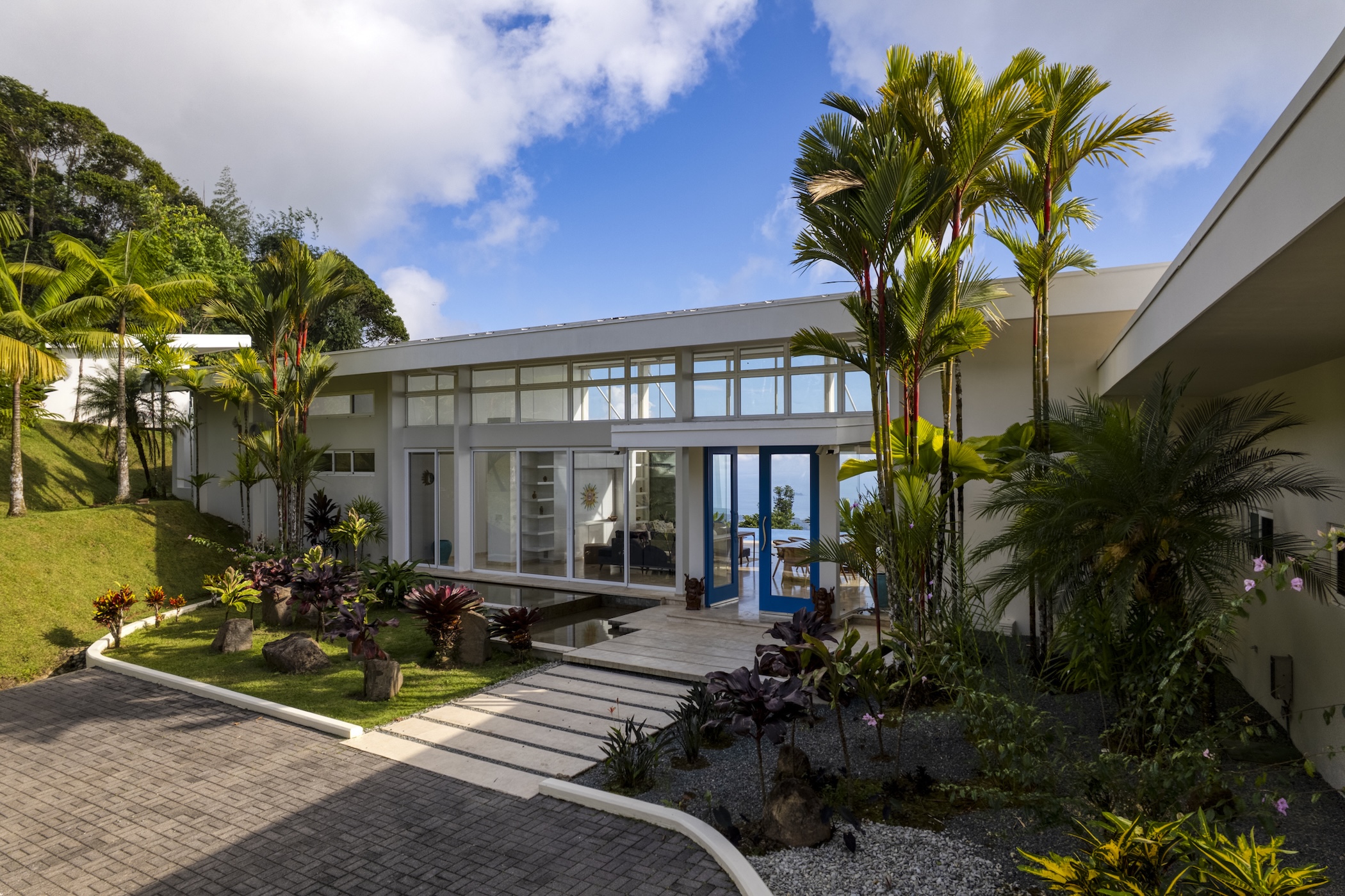 CASA LUZ LUXURY RESIDENCE WITH PANORAMIC OCEAN AND SUNSET VIEWS, IN COSTA VERDE – 3.21 ACRES