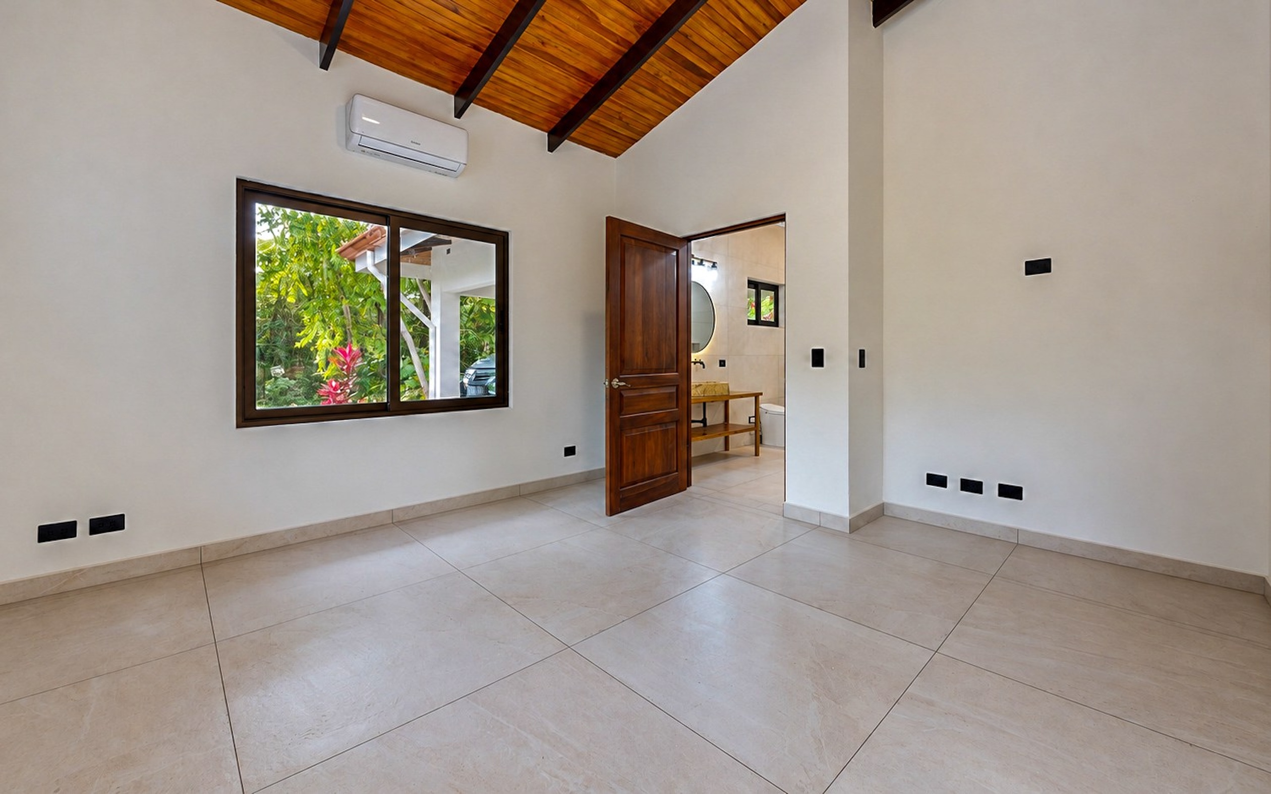 RENOVATED HOUSE WITH POOL AND SOLAR POWER IN CINCO VENTANAS, OJOCHAL – 4.17 ACRES