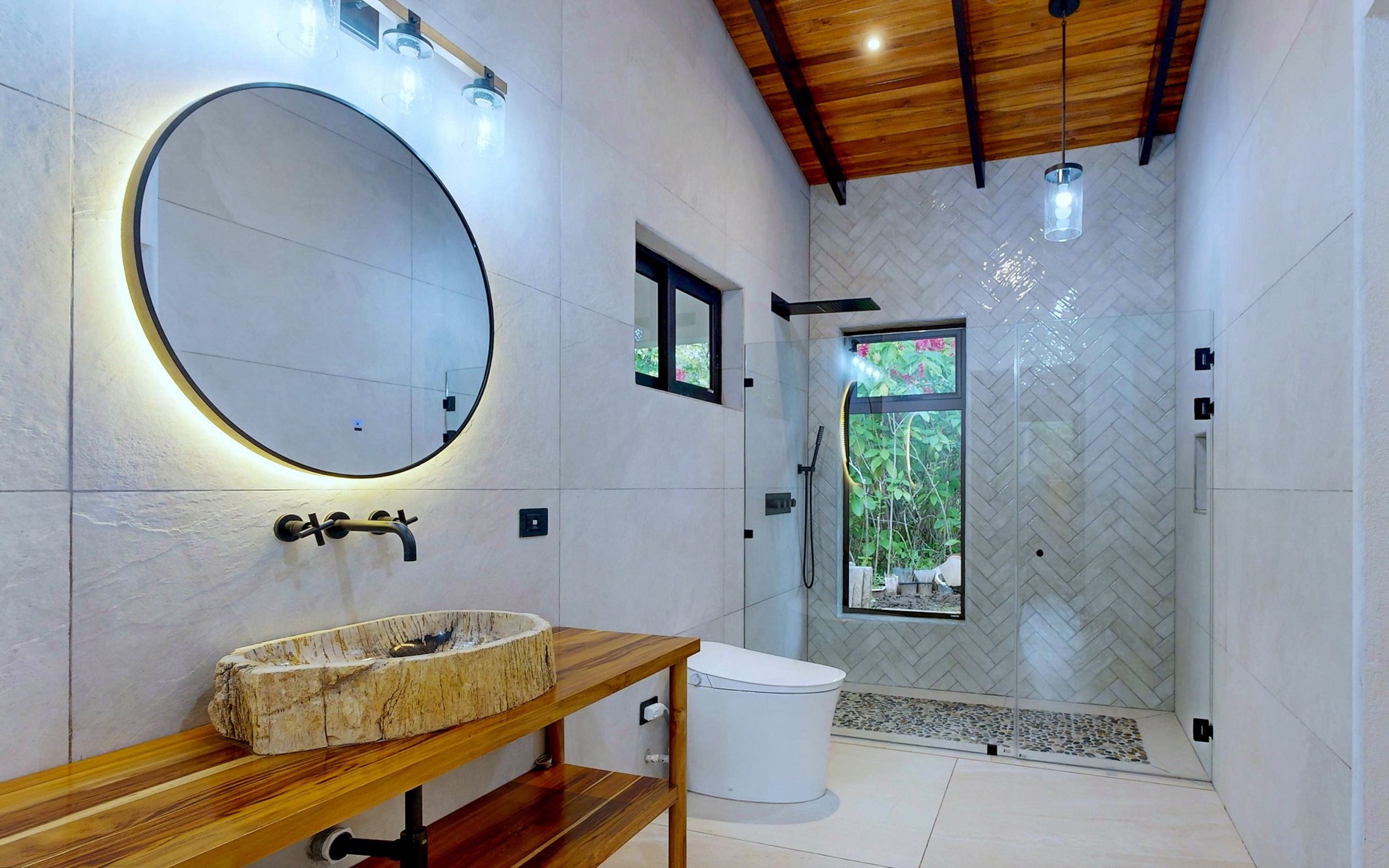 RENOVATED HOUSE WITH POOL AND SOLAR POWER IN CINCO VENTANAS, OJOCHAL – 4.17 ACRES