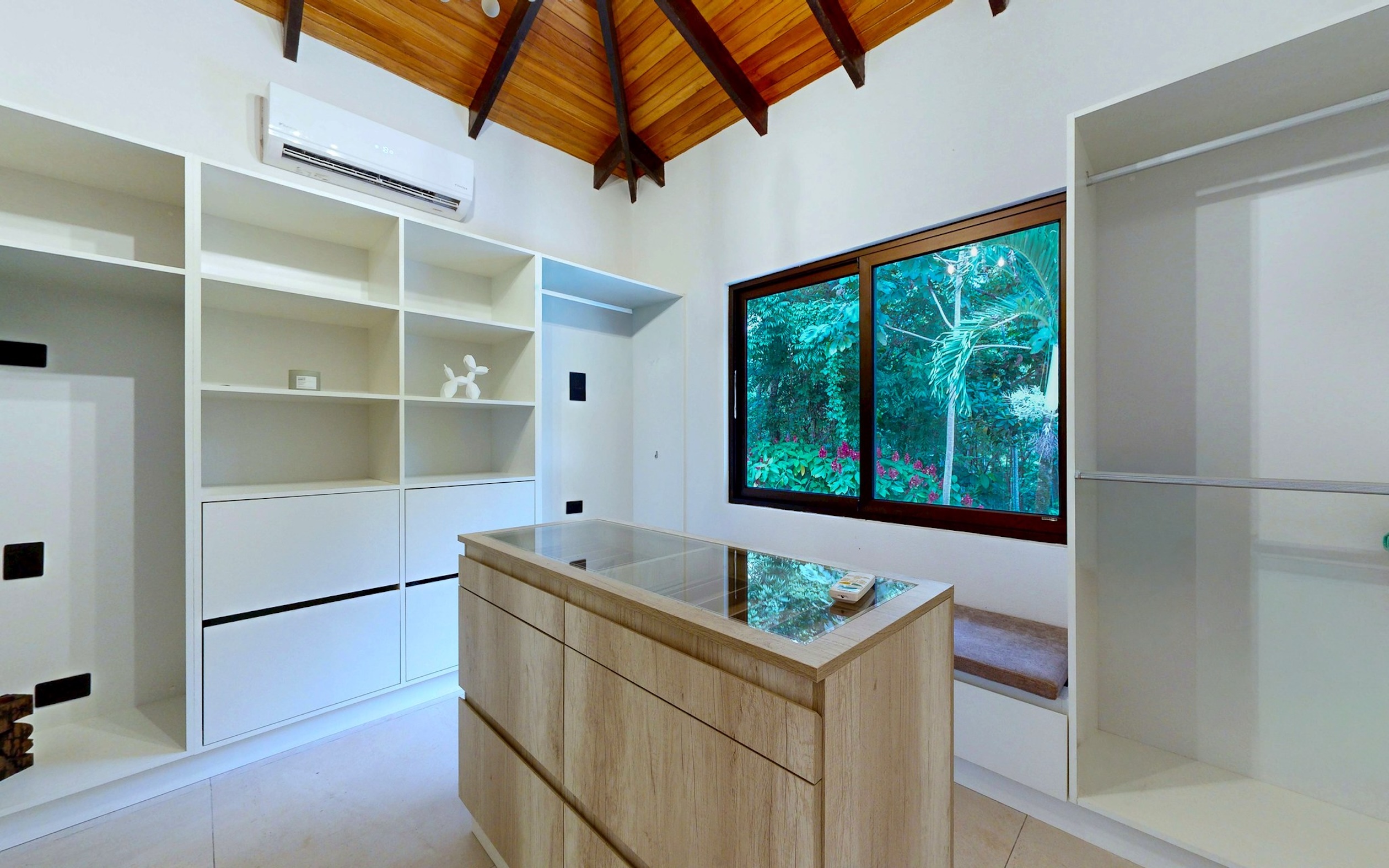 RENOVATED HOUSE WITH POOL AND SOLAR POWER IN CINCO VENTANAS, OJOCHAL – 4.17 ACRES