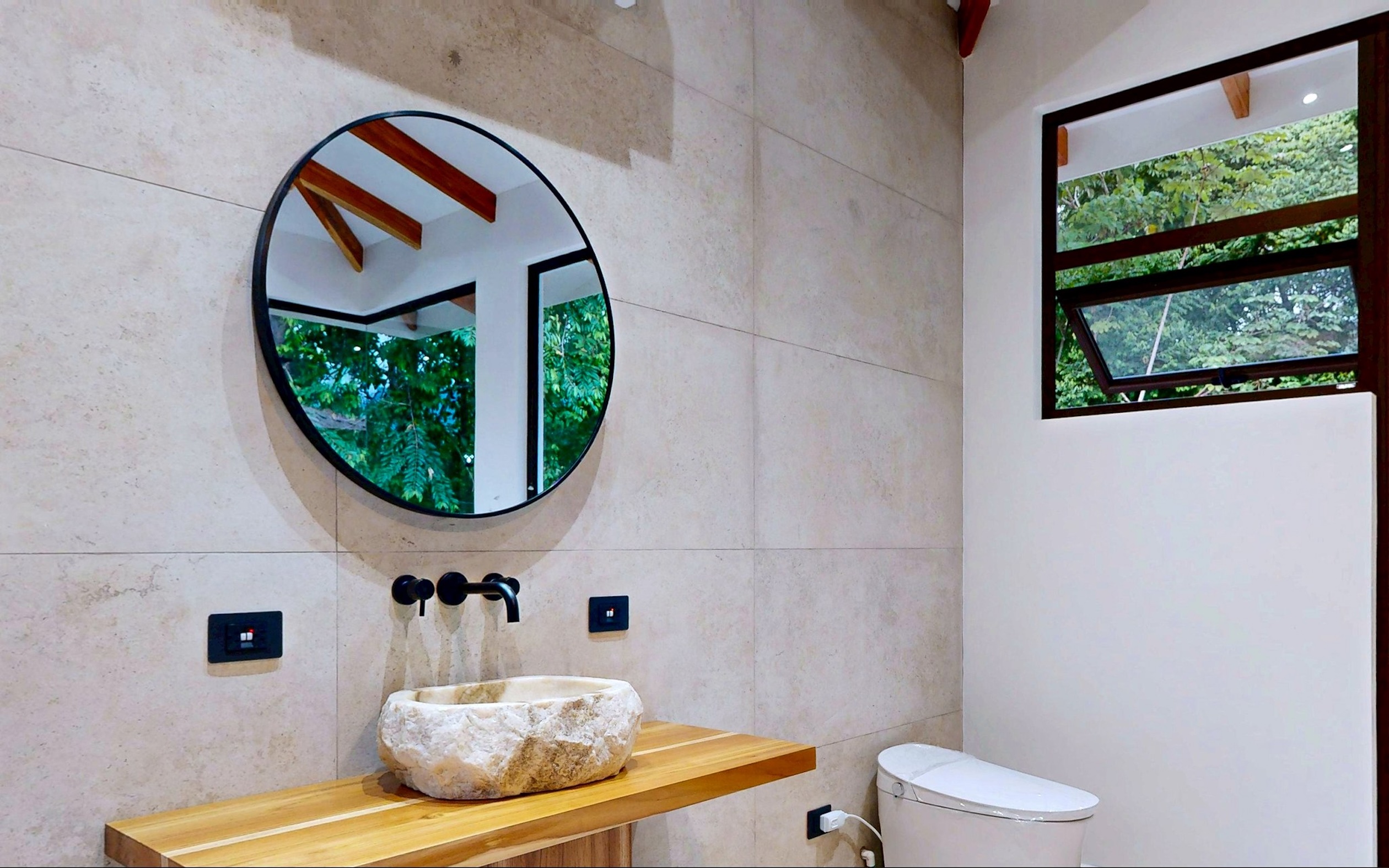 RENOVATED HOUSE WITH POOL AND SOLAR POWER IN CINCO VENTANAS, OJOCHAL – 4.17 ACRES