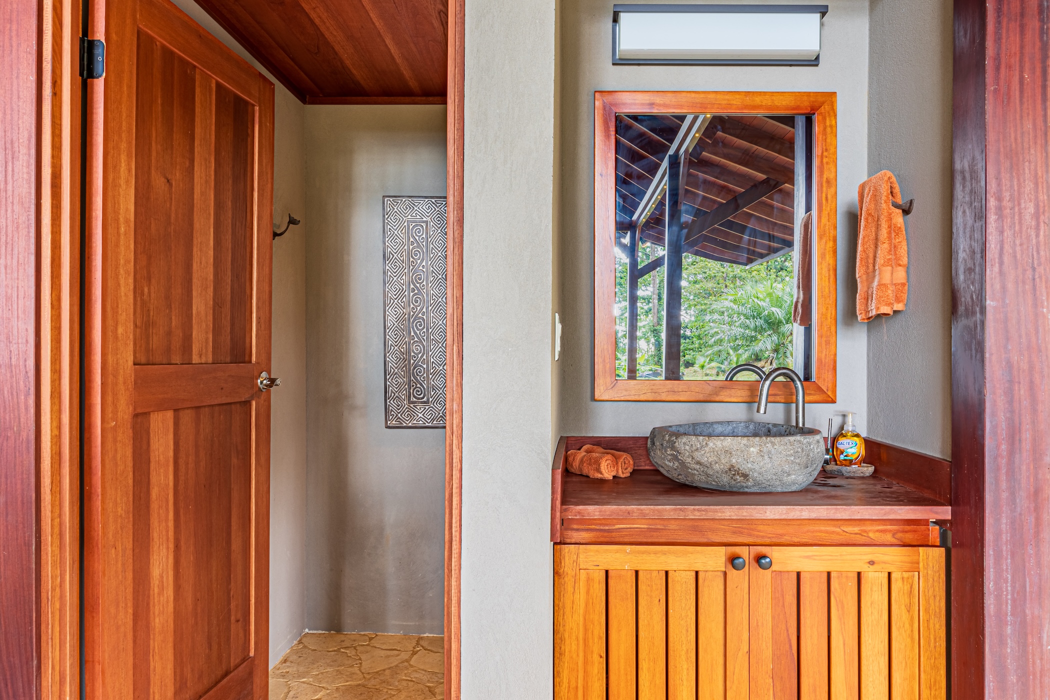 MOUNTAIN RETREAT WITH PANORAMIC OCEAN AND SUNSET VIEWS, NEAR UVITA – 12 ACRES