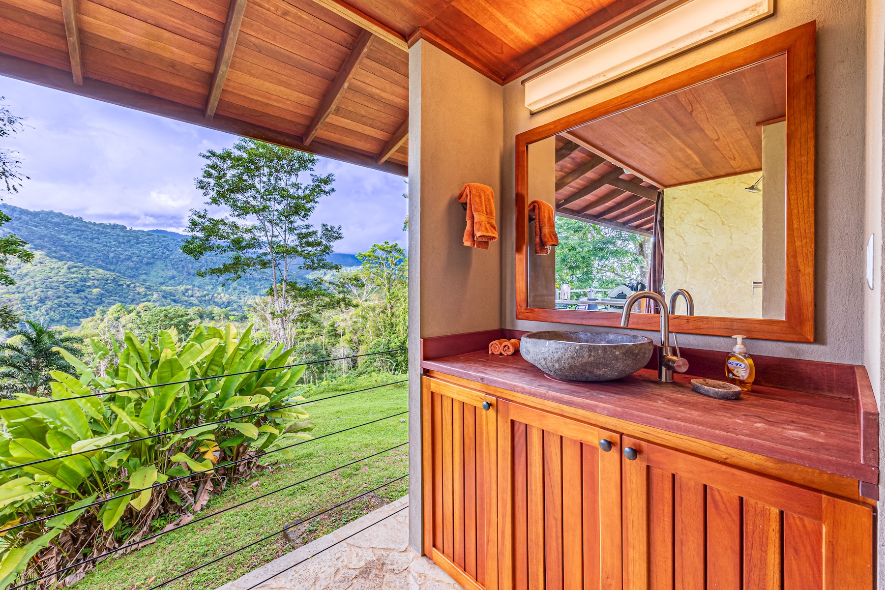 MOUNTAIN RETREAT WITH PANORAMIC OCEAN AND SUNSET VIEWS, NEAR UVITA – 12 ACRES