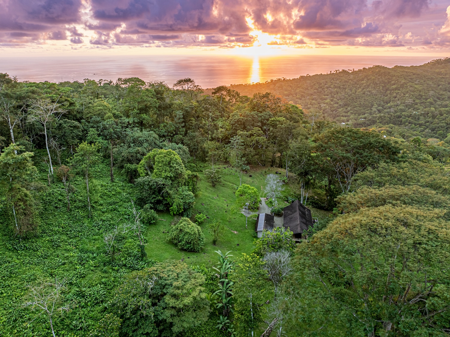 MOUNTAIN RETREAT WITH PANORAMIC OCEAN AND SUNSET VIEWS, NEAR UVITA – 12 ACRES