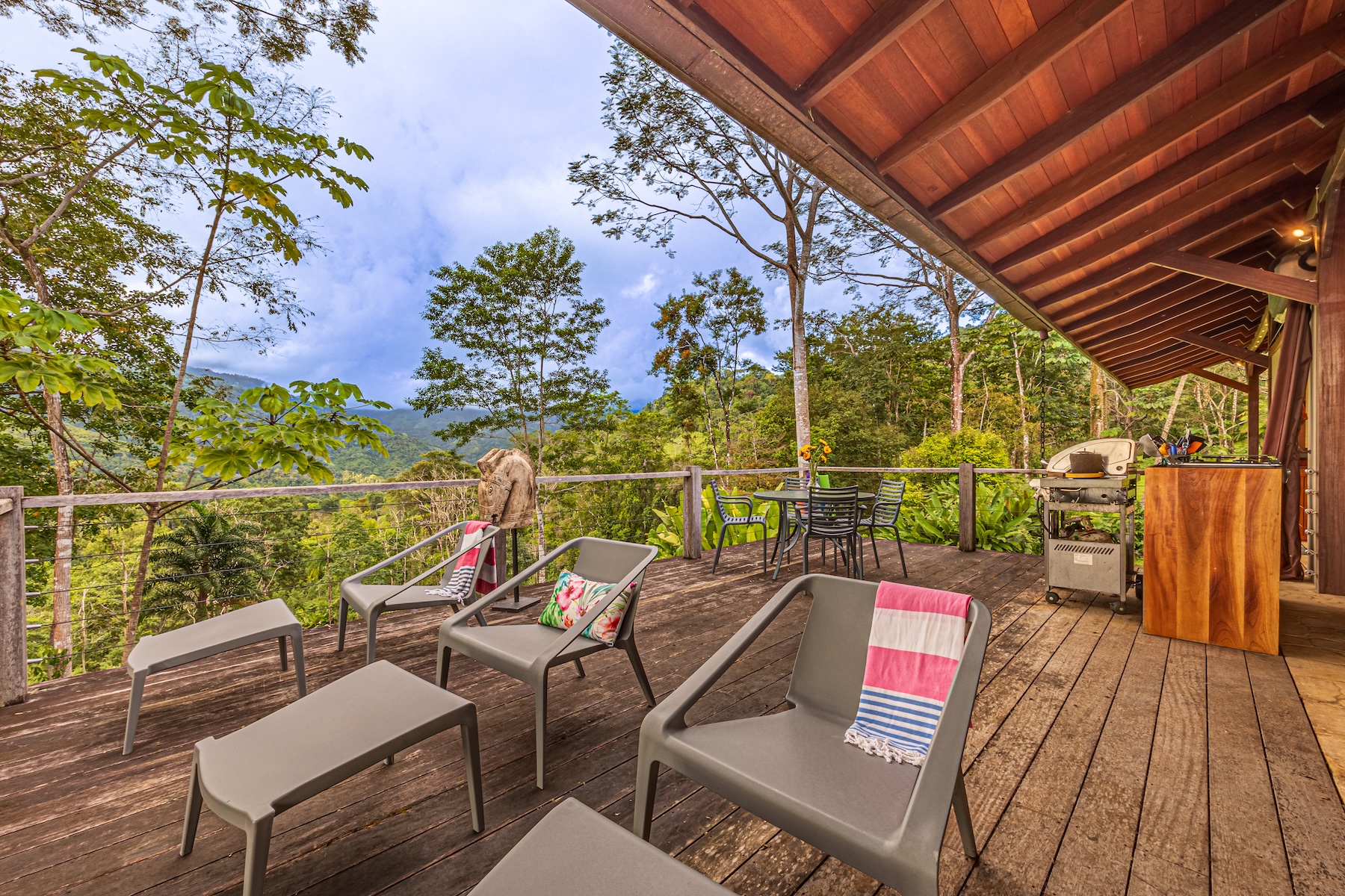 MOUNTAIN RETREAT WITH PANORAMIC OCEAN AND SUNSET VIEWS, NEAR UVITA – 12 ACRES