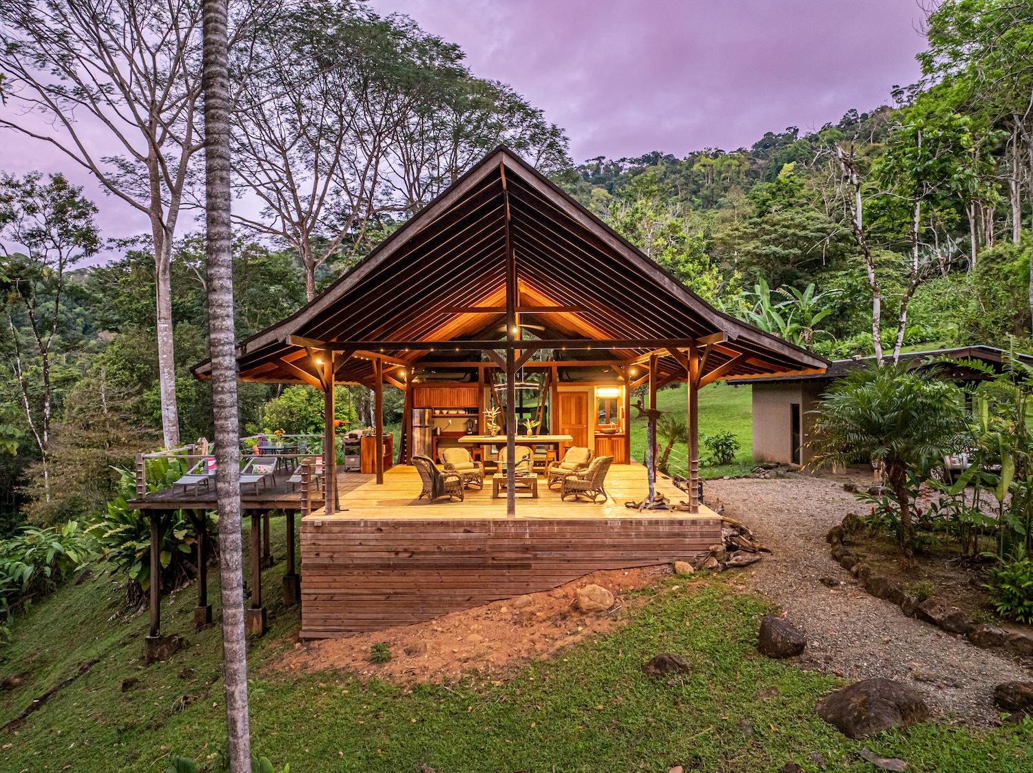 MOUNTAIN RETREAT WITH PANORAMIC OCEAN AND SUNSET VIEWS, NEAR UVITA – 12 ACRES