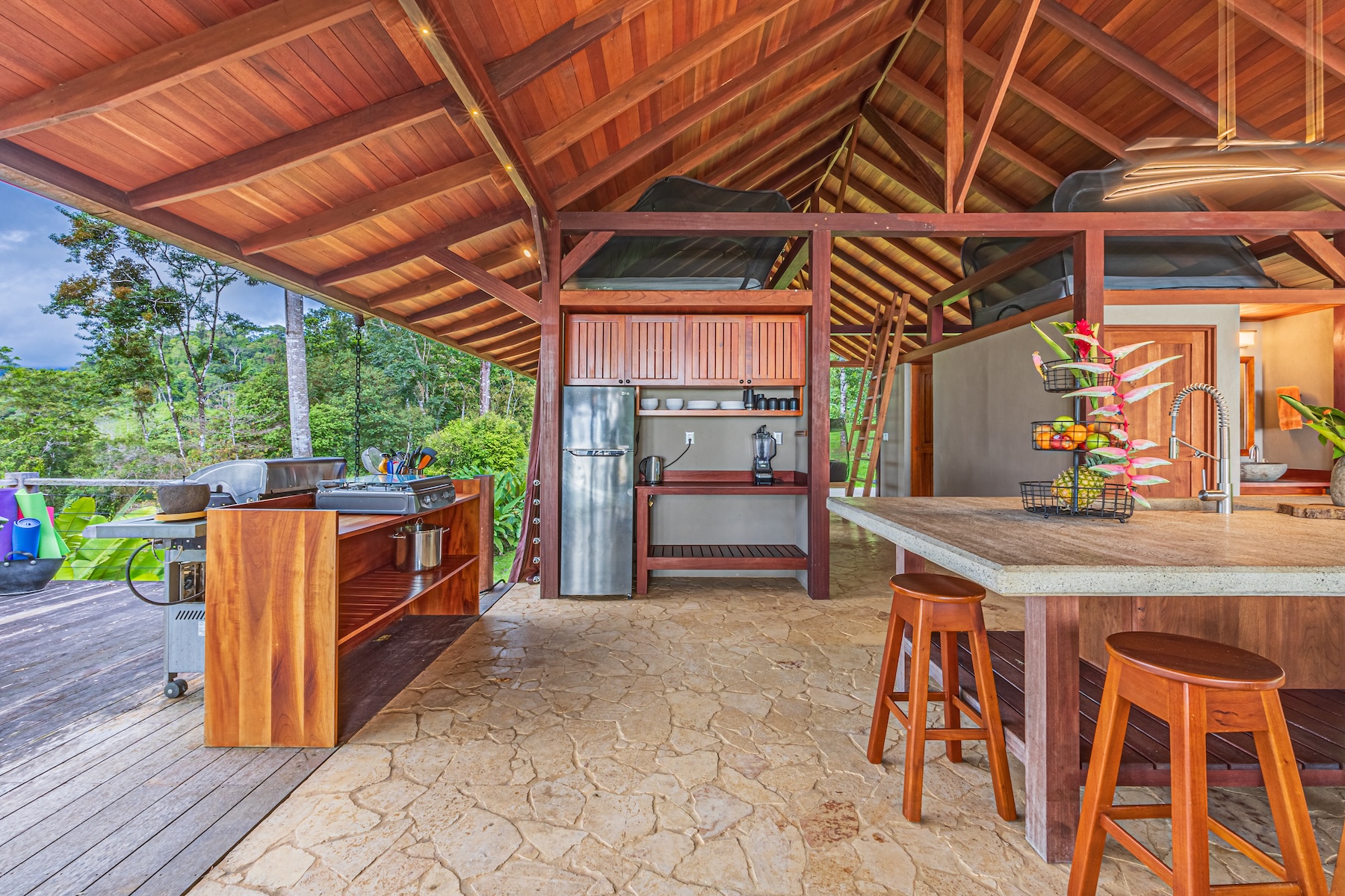 MOUNTAIN RETREAT WITH PANORAMIC OCEAN AND SUNSET VIEWS, NEAR UVITA – 12 ACRES