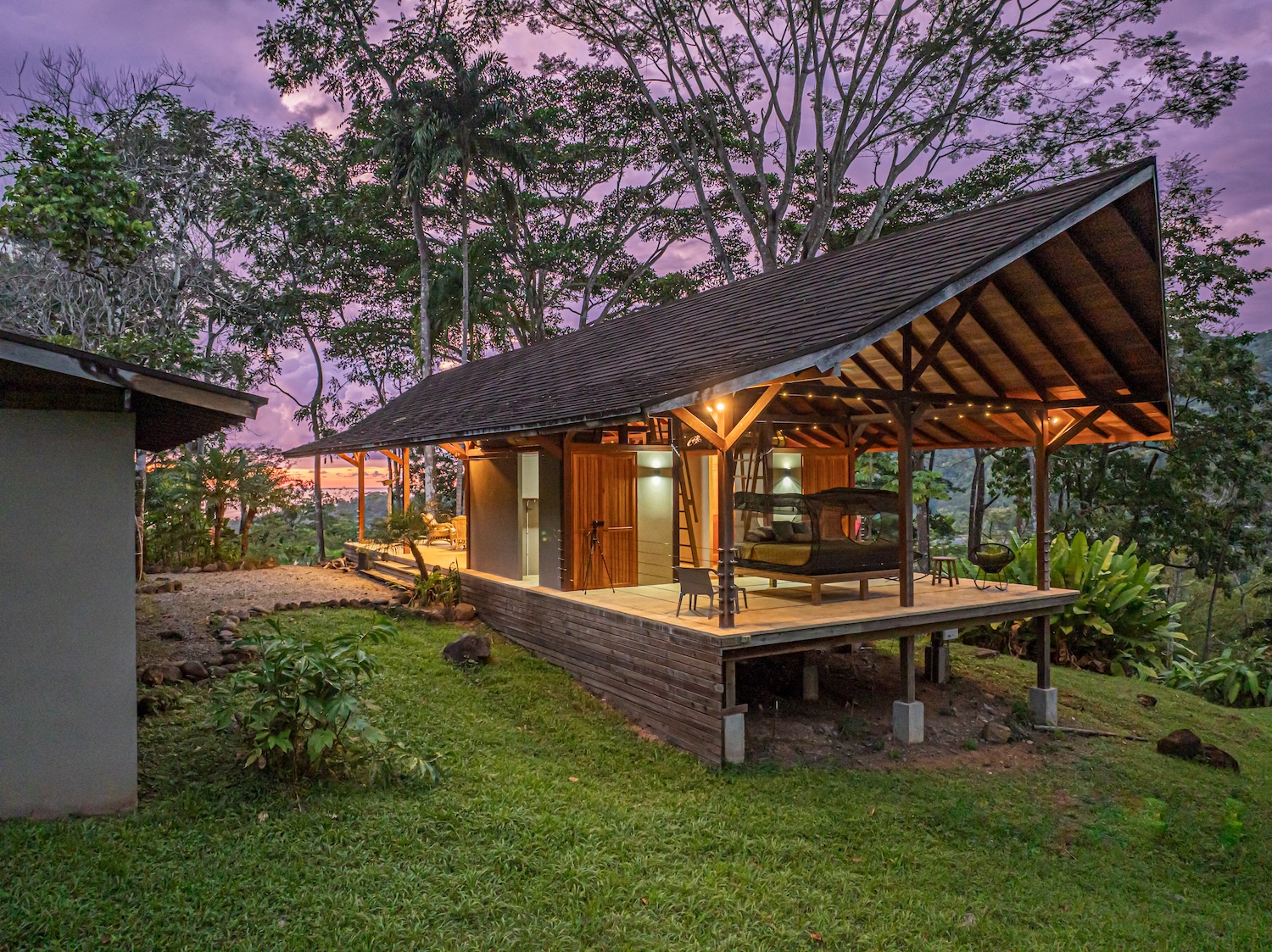 MOUNTAIN RETREAT WITH PANORAMIC OCEAN AND SUNSET VIEWS, NEAR UVITA – 12 ACRES