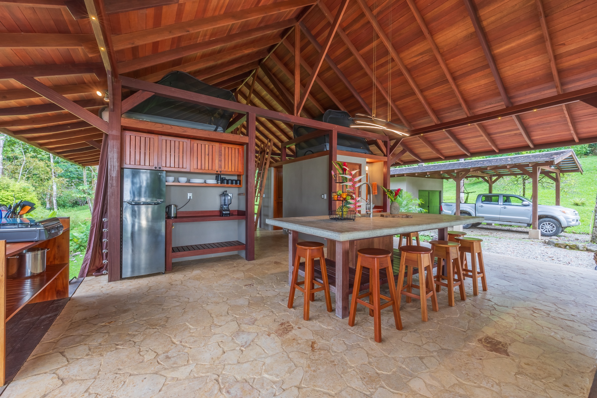 MOUNTAIN RETREAT WITH PANORAMIC OCEAN AND SUNSET VIEWS, NEAR UVITA – 12 ACRES