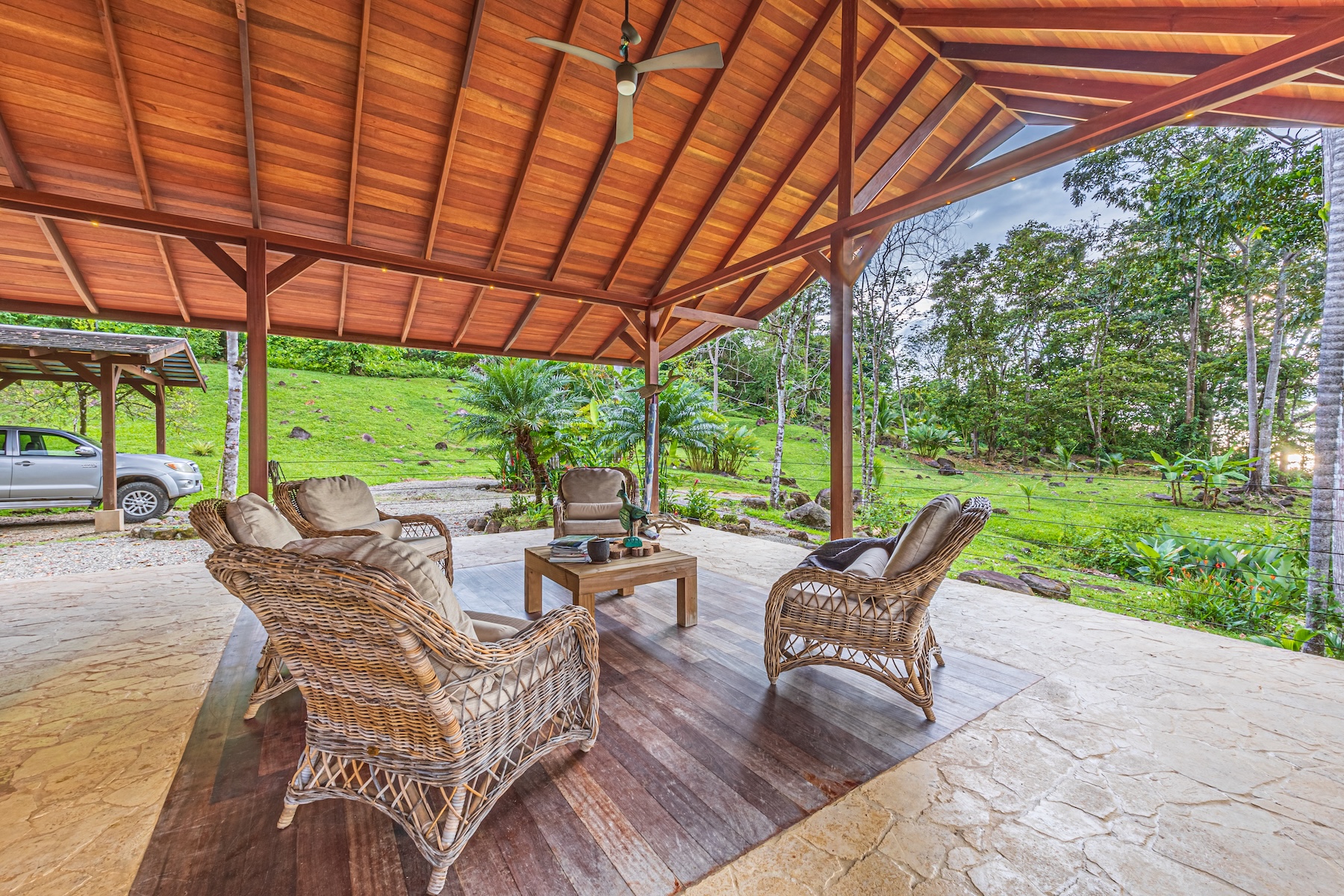 MOUNTAIN RETREAT WITH PANORAMIC OCEAN AND SUNSET VIEWS, NEAR UVITA – 12 ACRES