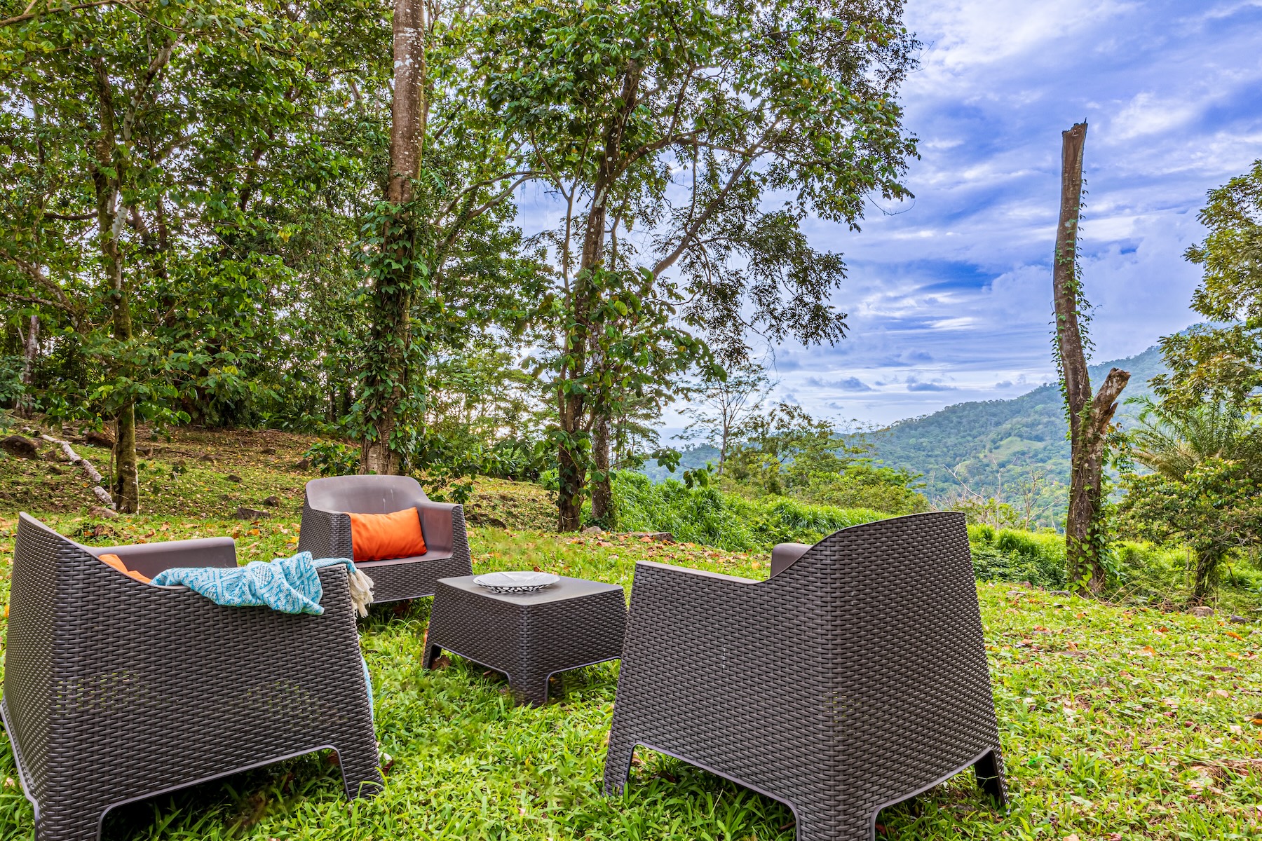 MOUNTAIN RETREAT WITH PANORAMIC OCEAN AND SUNSET VIEWS, NEAR UVITA – 12 ACRES