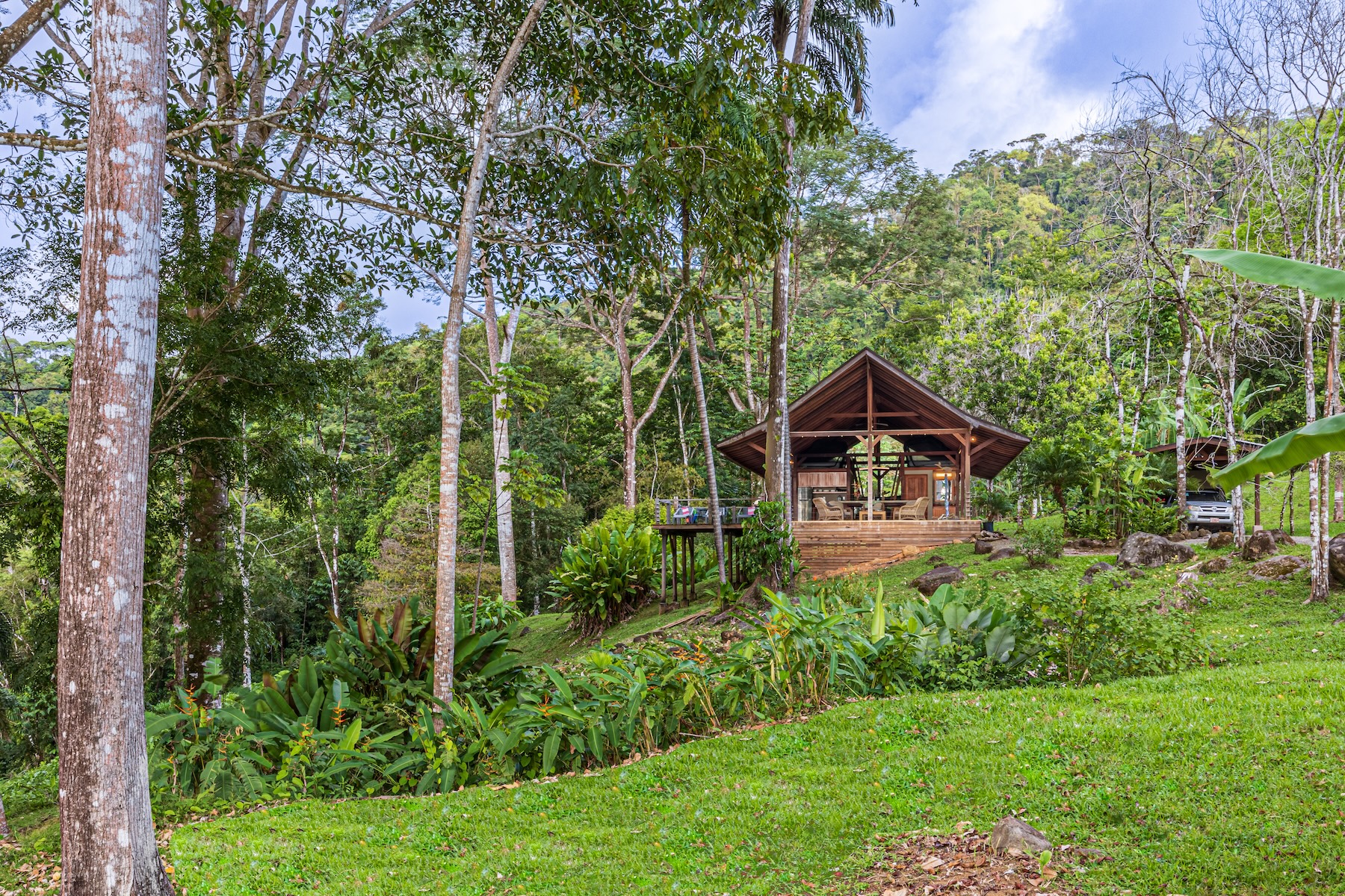 MOUNTAIN RETREAT WITH PANORAMIC OCEAN AND SUNSET VIEWS, NEAR UVITA – 12 ACRES