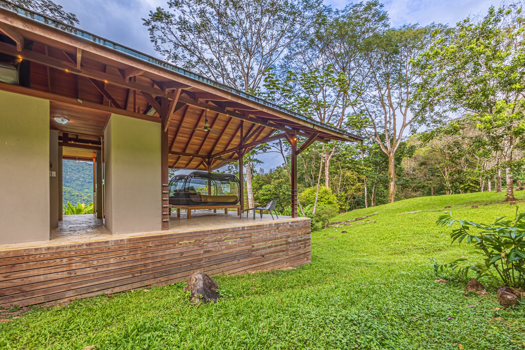 MOUNTAIN RETREAT WITH PANORAMIC OCEAN AND SUNSET VIEWS, NEAR UVITA – 12 ACRES