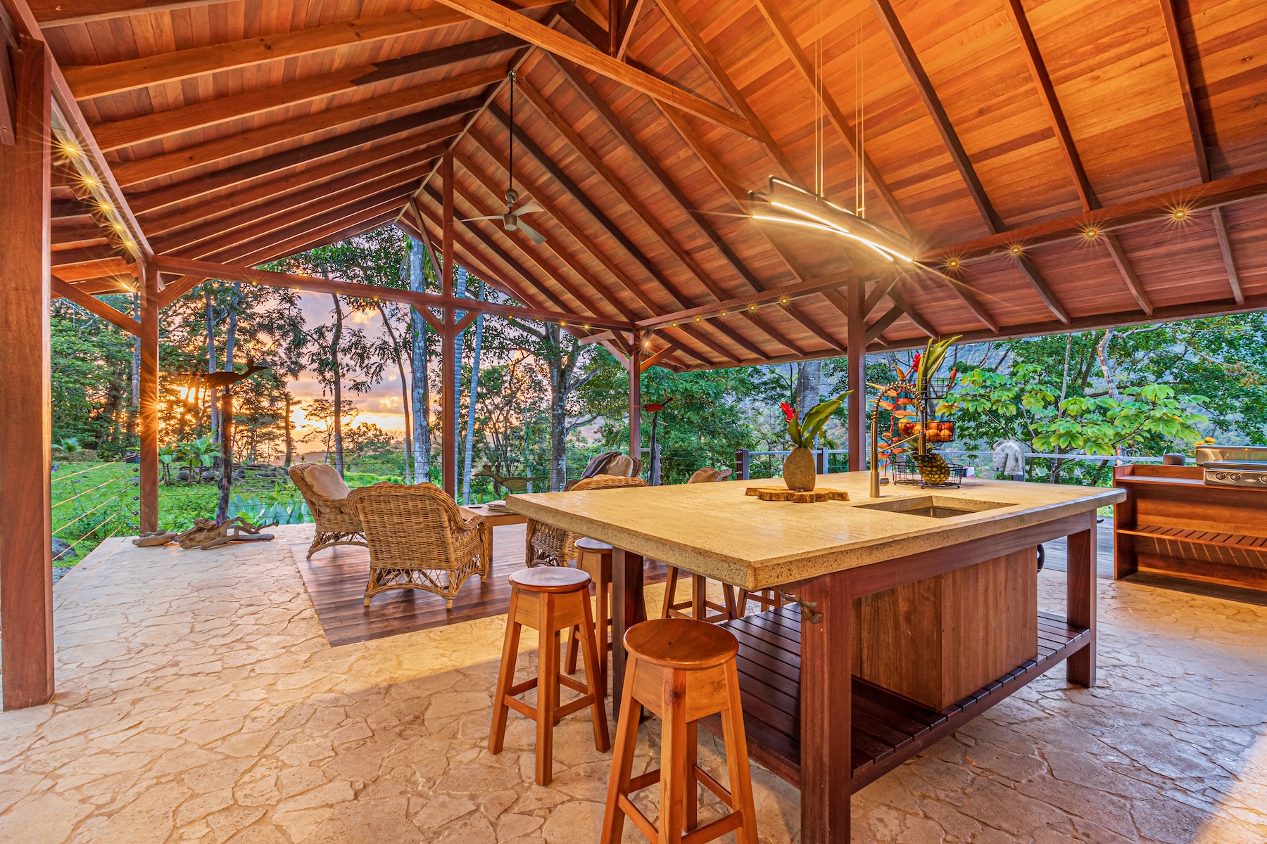 MOUNTAIN RETREAT WITH PANORAMIC OCEAN AND SUNSET VIEWS, NEAR UVITA – 12 ACRES