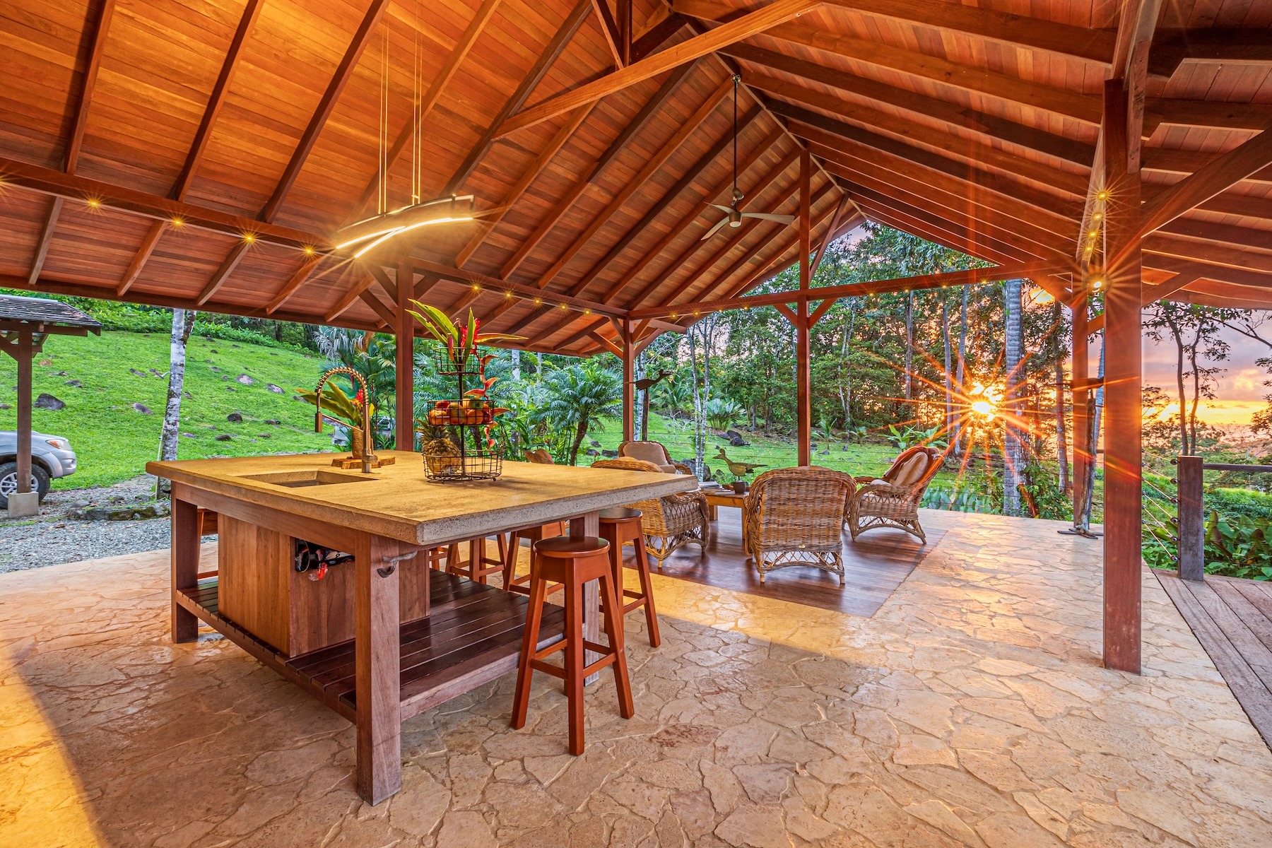 MOUNTAIN RETREAT WITH PANORAMIC OCEAN AND SUNSET VIEWS, NEAR UVITA – 12 ACRES