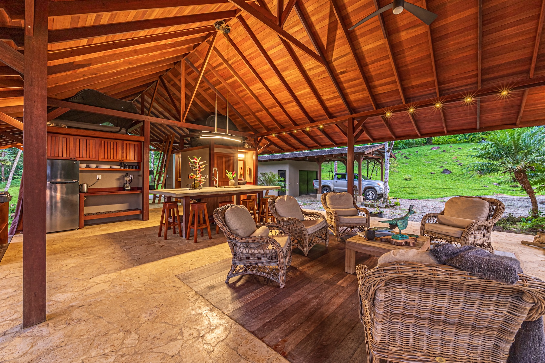 MOUNTAIN RETREAT WITH PANORAMIC OCEAN AND SUNSET VIEWS, NEAR UVITA – 12 ACRES