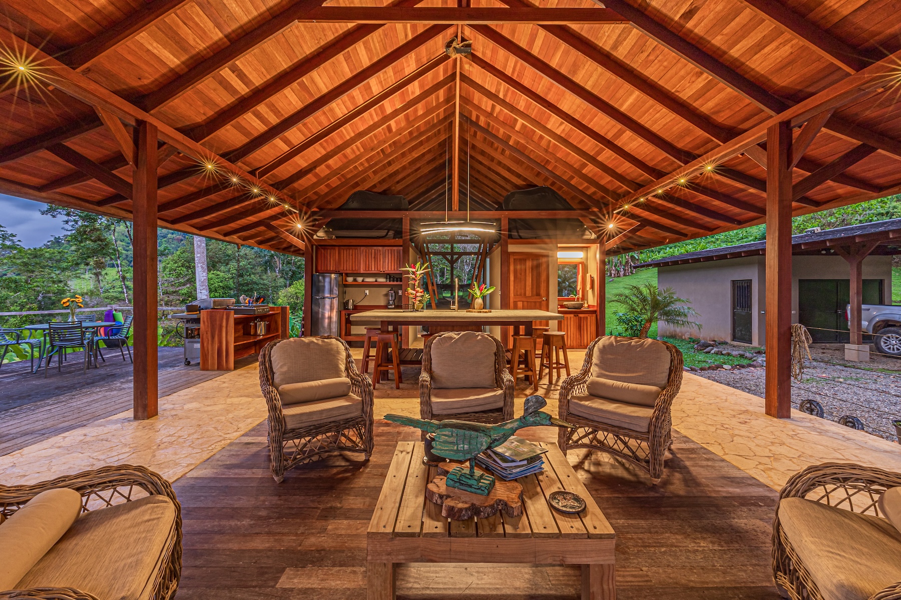 MOUNTAIN RETREAT WITH PANORAMIC OCEAN AND SUNSET VIEWS, NEAR UVITA – 12 ACRES