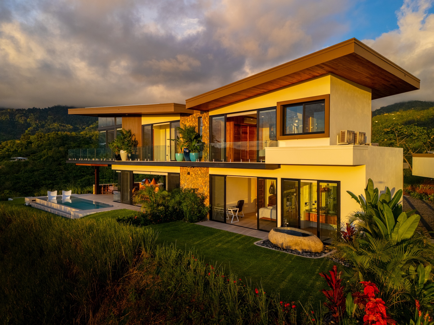 LUXURY HOME WITH OCEAN VIEWS, SOLAR POWER, AND CONTEMPORARY DESIGN, IN OJOCHAL – 1.24 ACRES