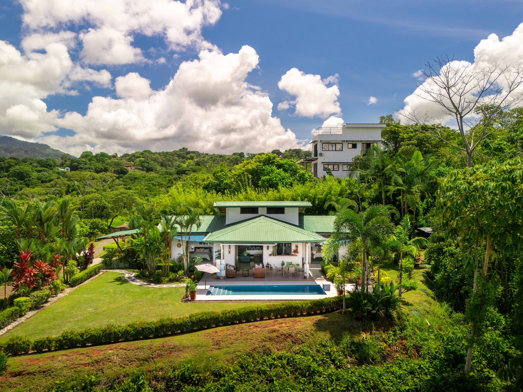 TROPICAL HOME WITH PRIVATE POOL, OCEAN AND MOUNTAIN VIEWS, IN OJOCHAL – 0.80 ACRES