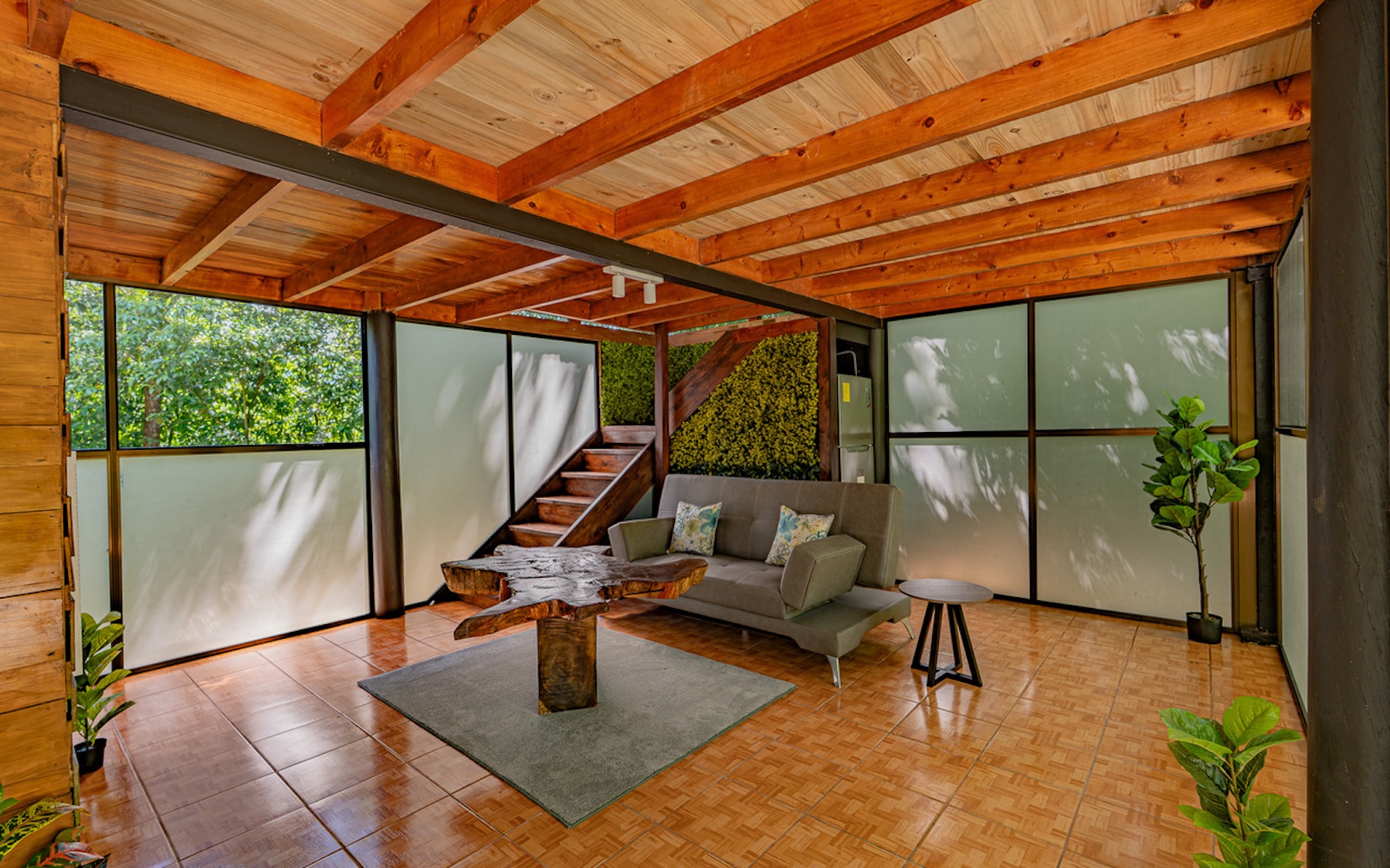 CABIN WITH DIRECT RIVER ACCESS AND PRIVATE BEACH NEAR DOMINICAL, IN PLATANILLO