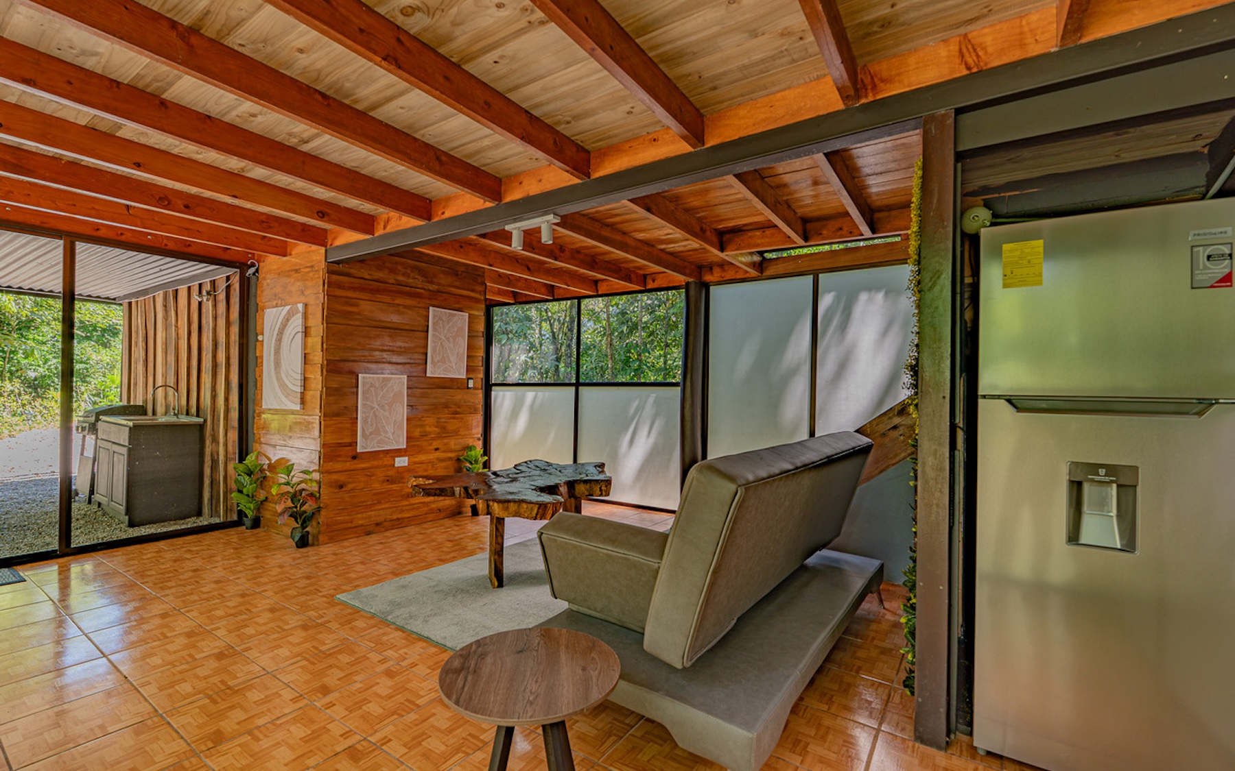 CABIN WITH DIRECT RIVER ACCESS AND PRIVATE BEACH NEAR DOMINICAL, IN PLATANILLO