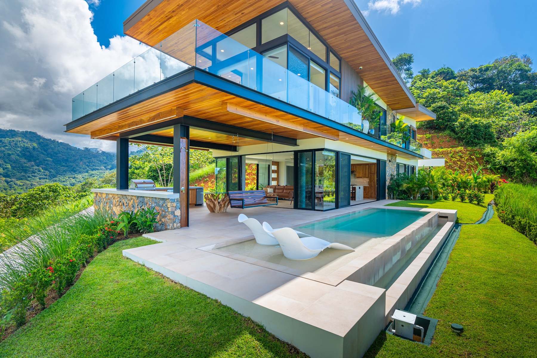 LUXURY HOME WITH OCEAN VIEWS, SOLAR POWER, AND CONTEMPORARY DESIGN, IN OJOCHAL – 1.24 ACRES