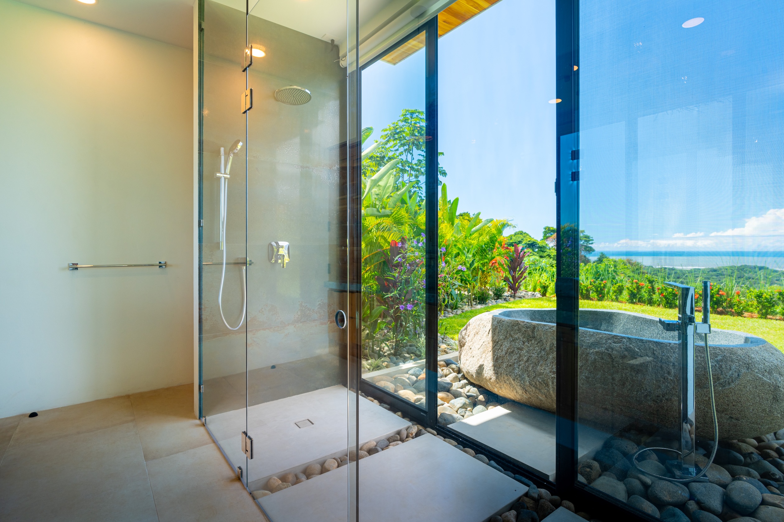 LUXURY HOME WITH OCEAN VIEWS, SOLAR POWER, AND CONTEMPORARY DESIGN, IN OJOCHAL – 1.24 ACRES