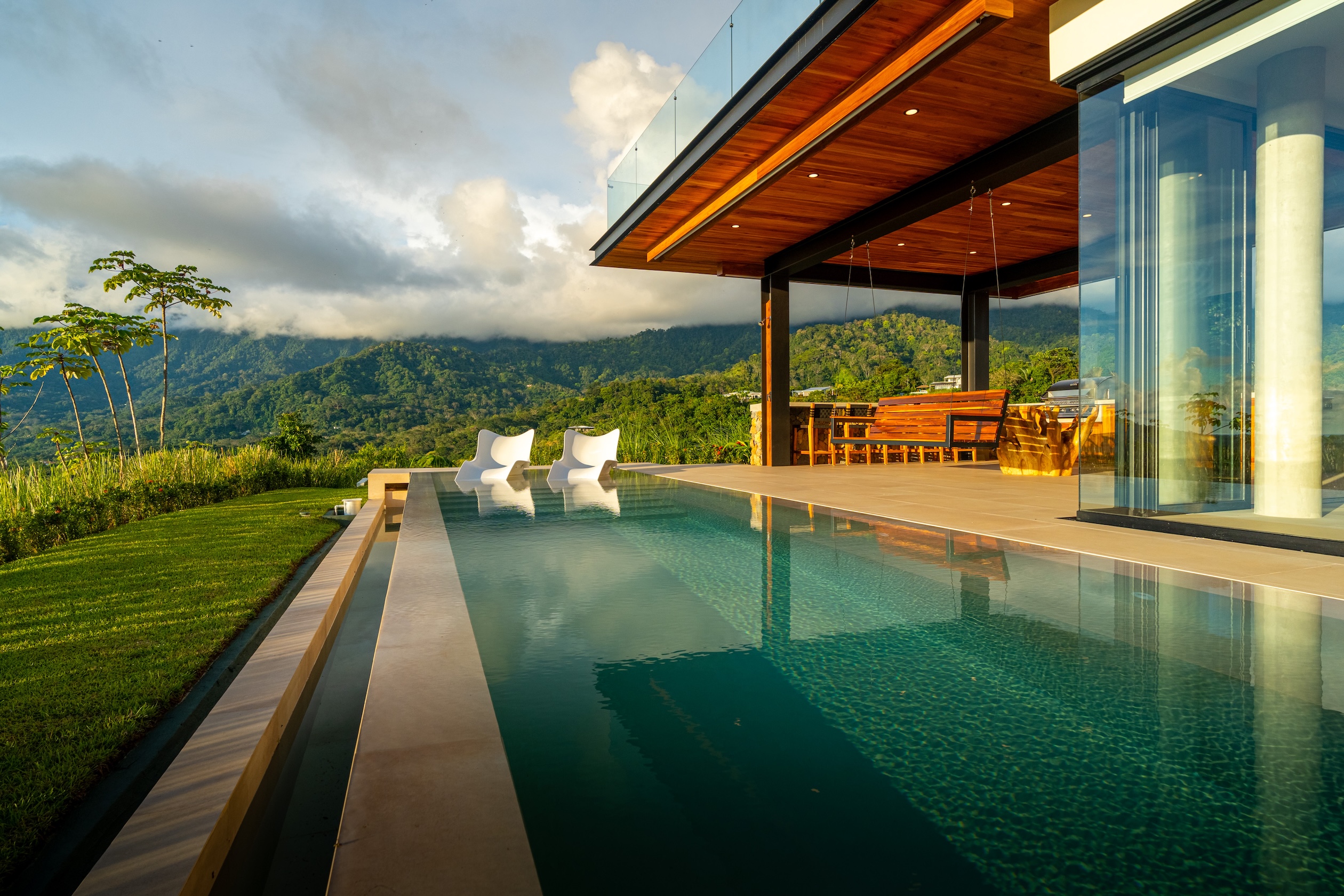 LUXURY HOME WITH OCEAN VIEWS, SOLAR POWER, AND CONTEMPORARY DESIGN, IN OJOCHAL – 1.24 ACRES
