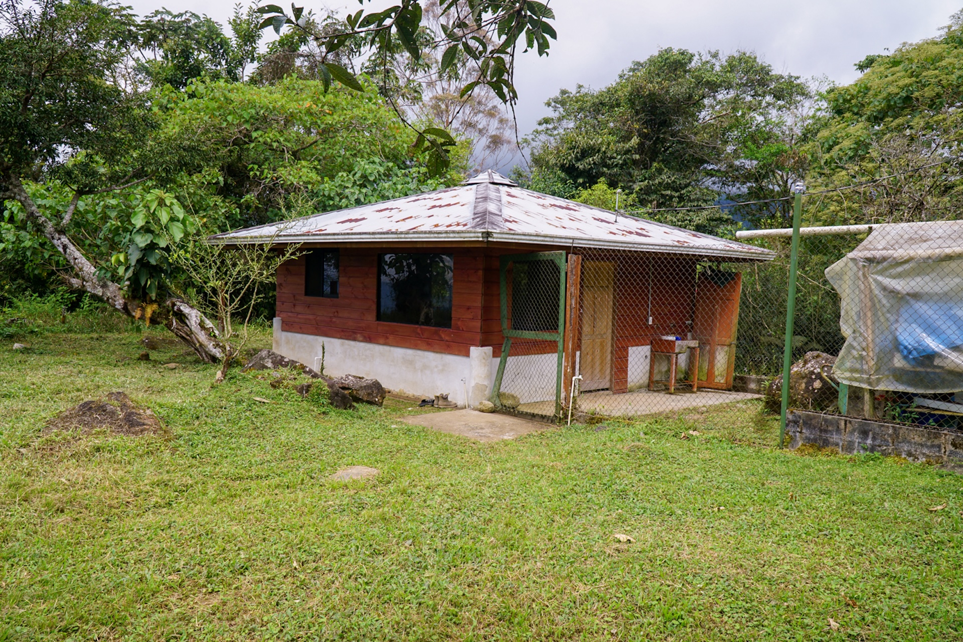 MOUNTAIN ESTATE WITH AGRICULTURAL PRODUCTION AND ECO-FRIENDLY HOUSE, IN ZAPOTAL PEREZ ZELEDON