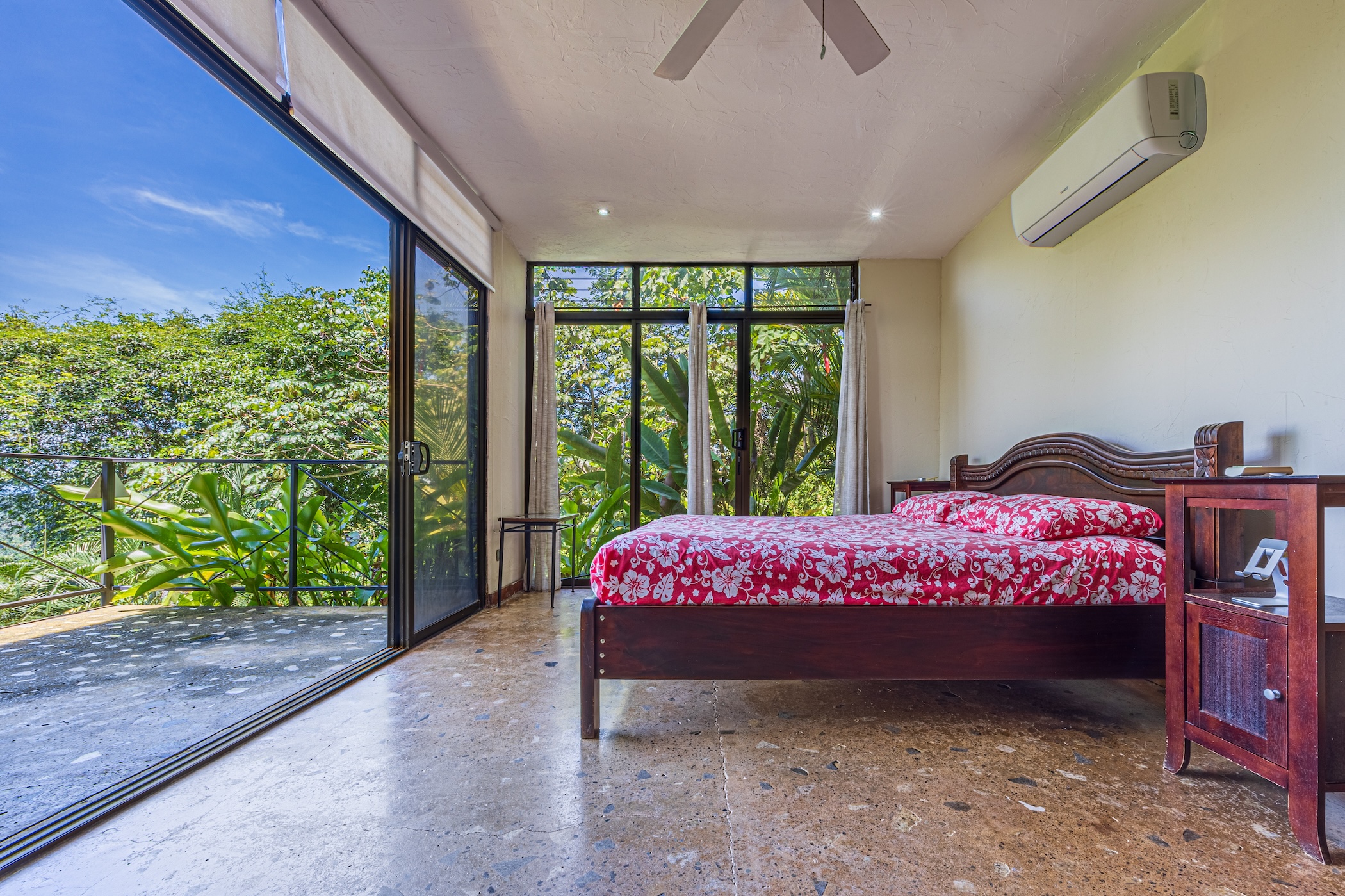 LUXURY RESIDENCE 3 BEDROOM HOME ON 6 ACRES WITH PACIFIC OCEAN VIEWS, IN MATAPALO
