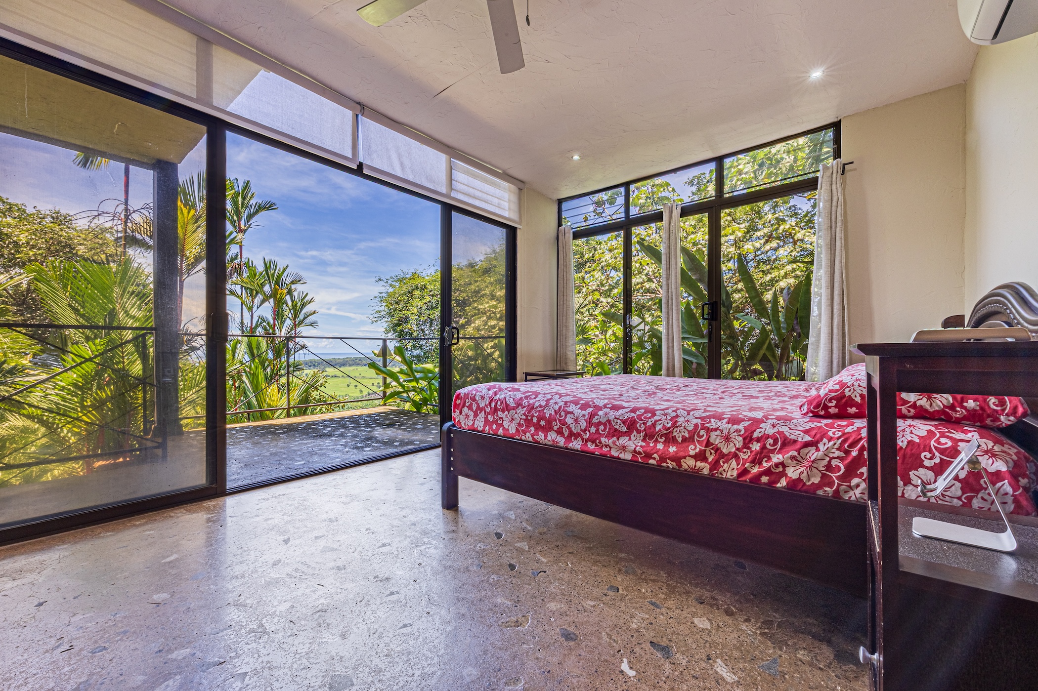 LUXURY RESIDENCE 3 BEDROOM HOME ON 6 ACRES WITH PACIFIC OCEAN VIEWS, IN MATAPALO